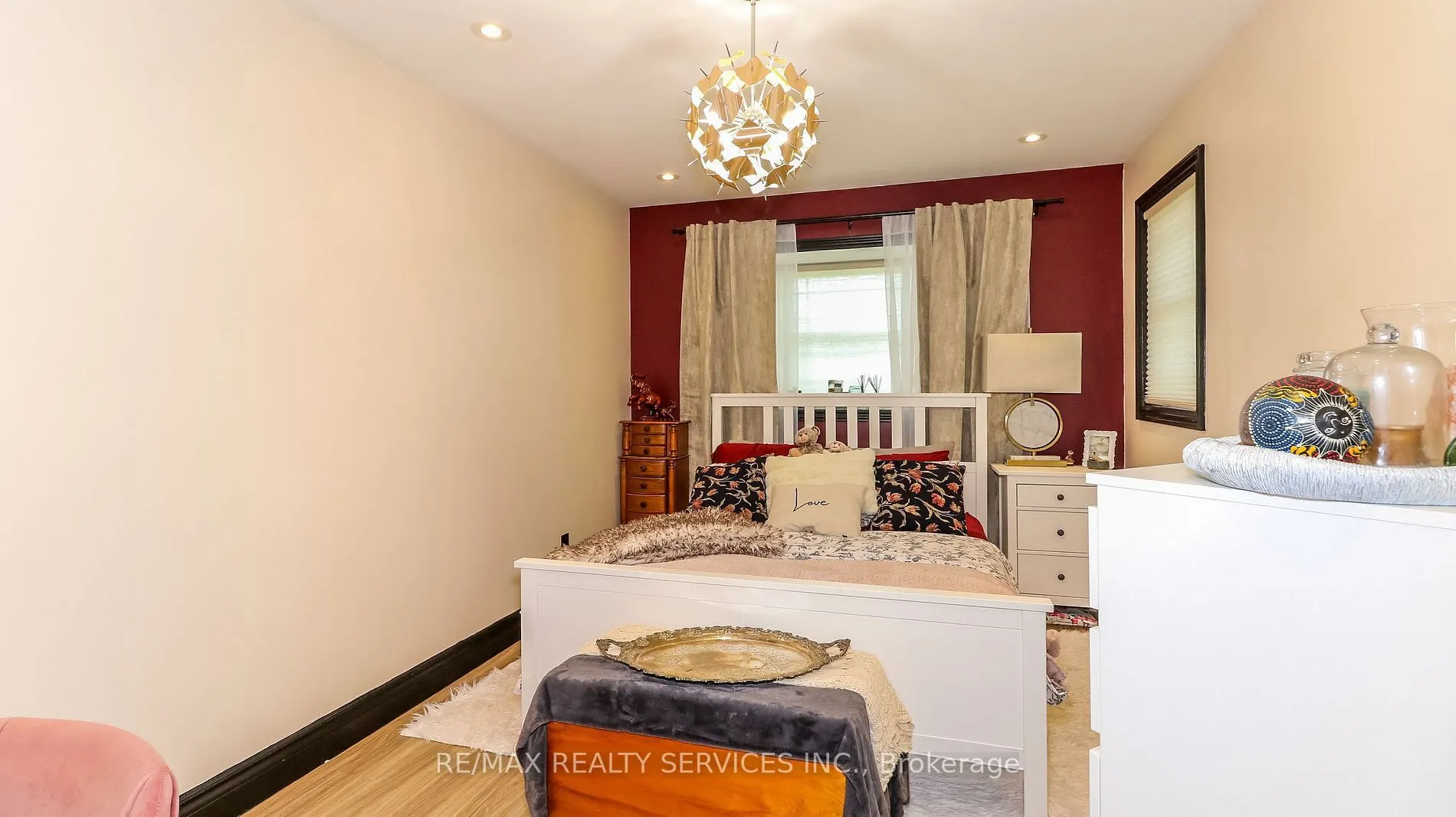 20 Manett Crescent