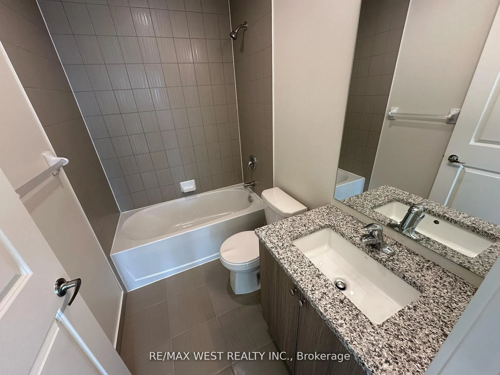 38 Annie Craig Drive #2511