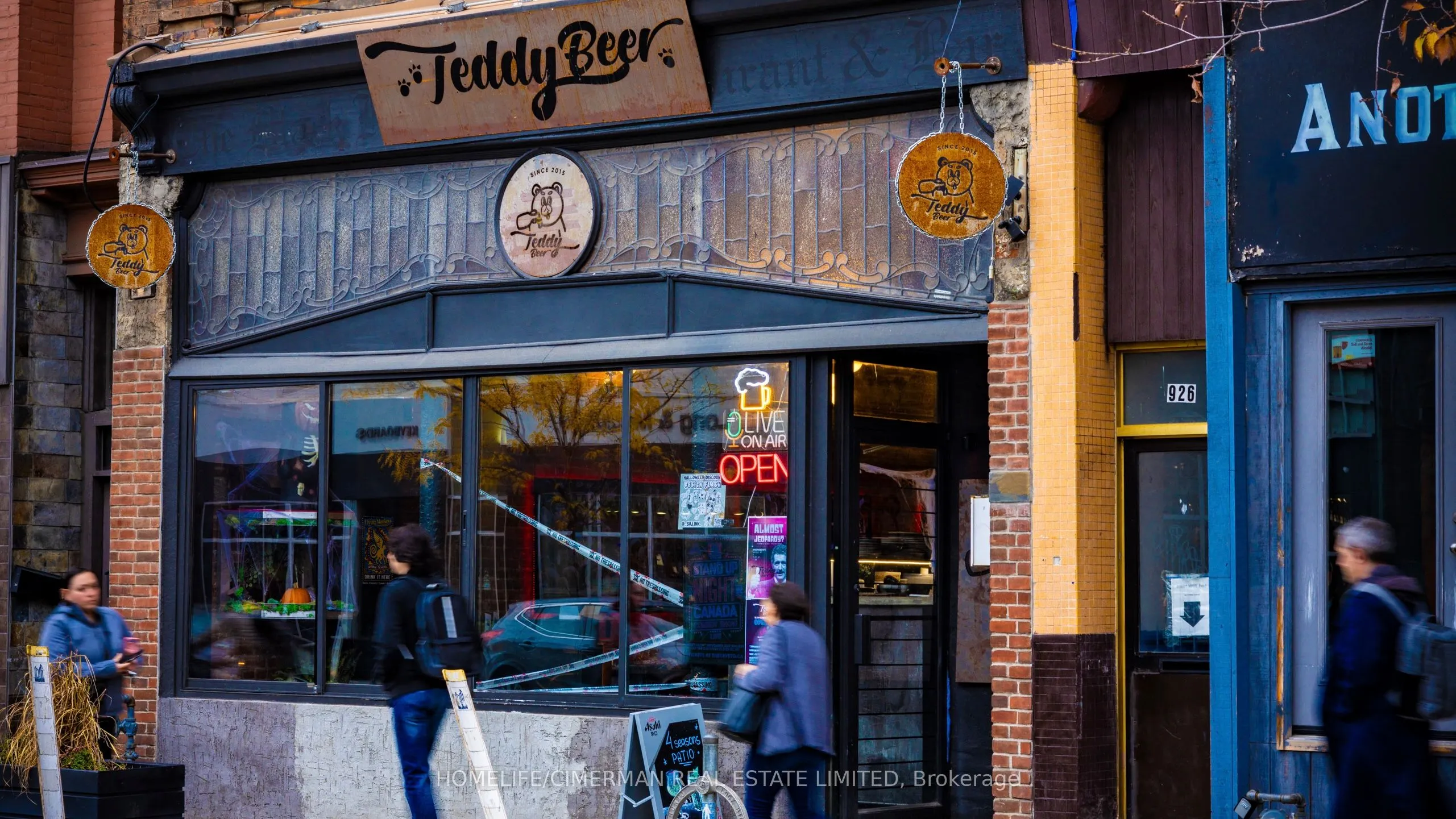 928 Bloor Street W