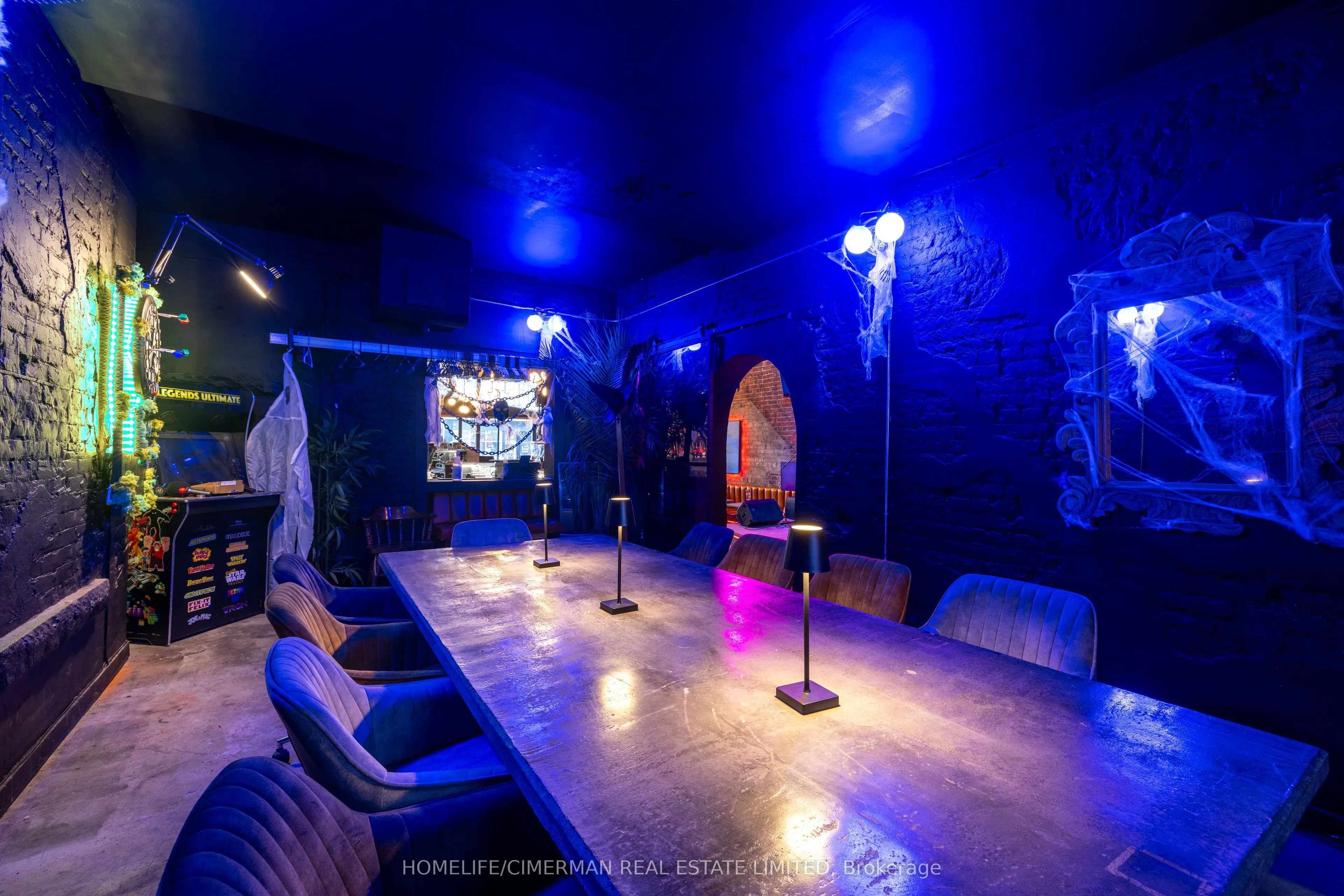 928 Bloor Street W