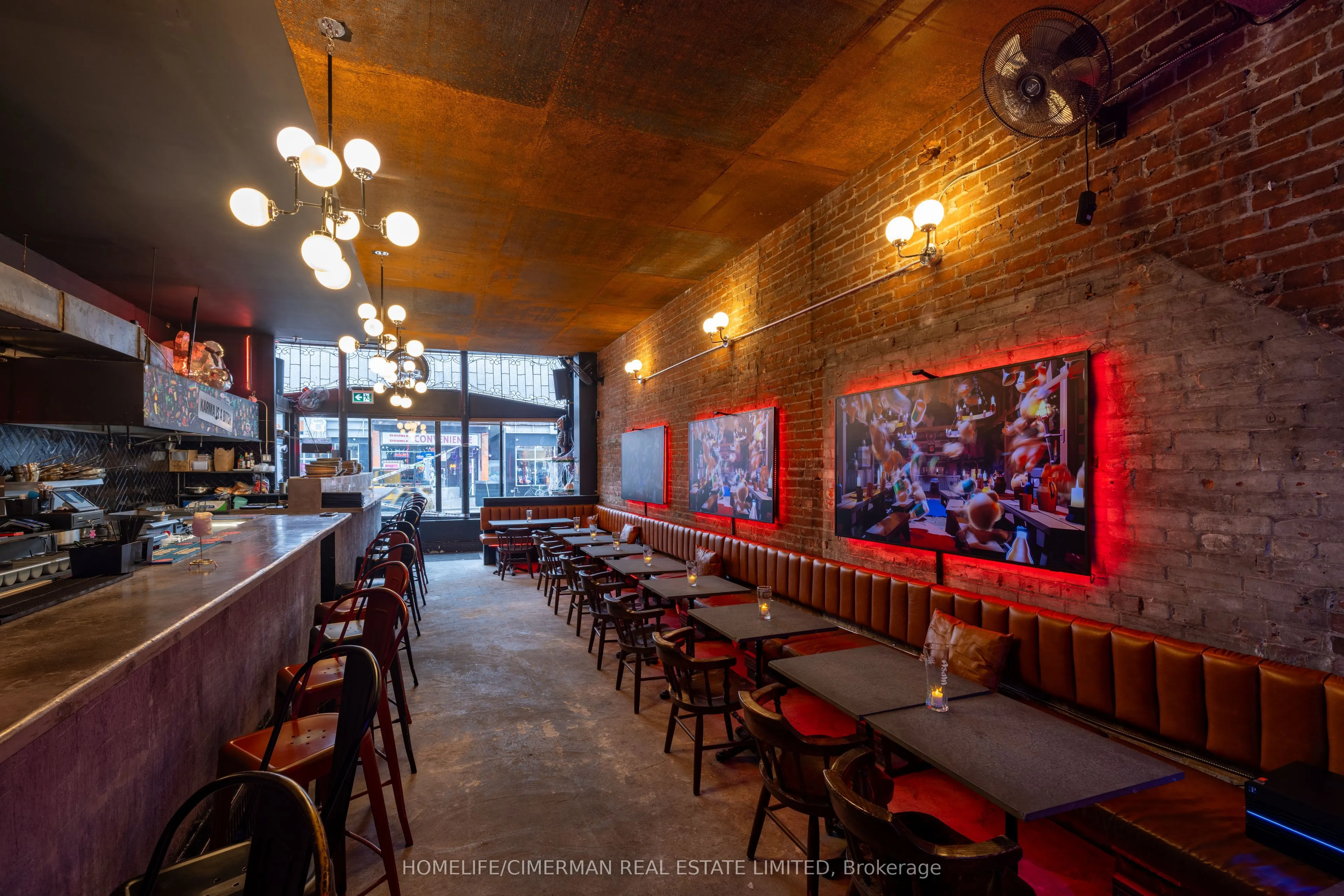 928 Bloor Street W