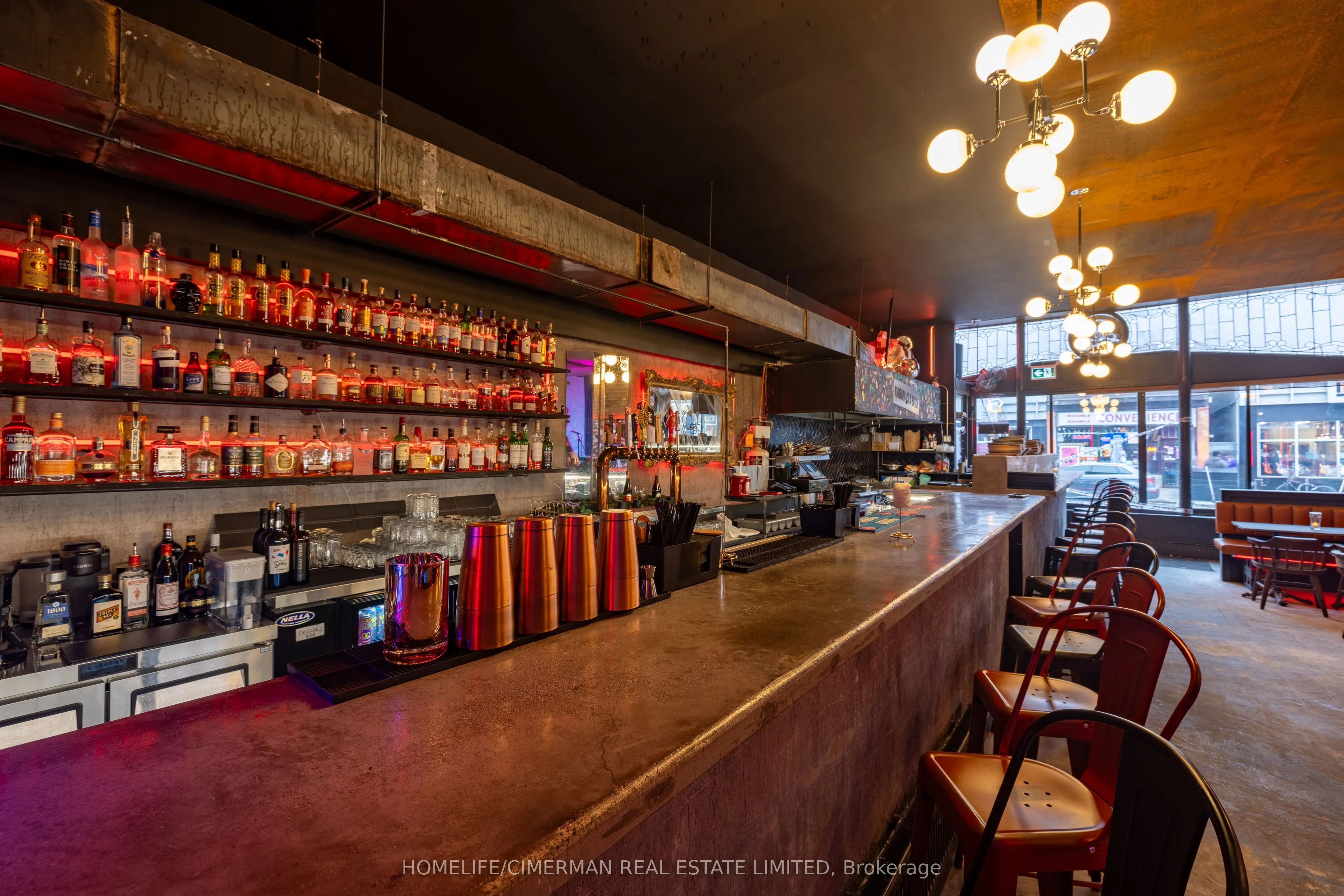 928 Bloor Street W