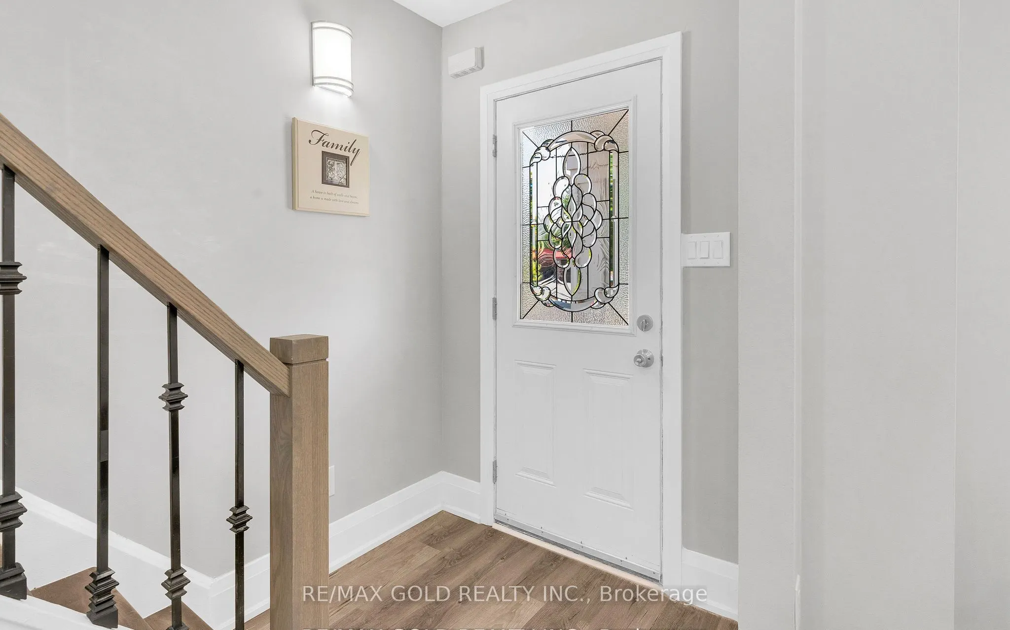 8 Fairglen Crescent
