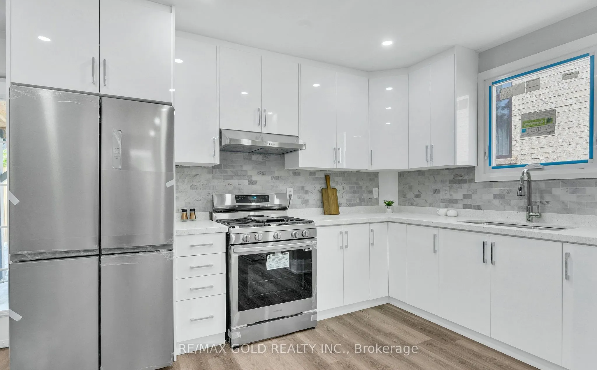 8 Fairglen Crescent