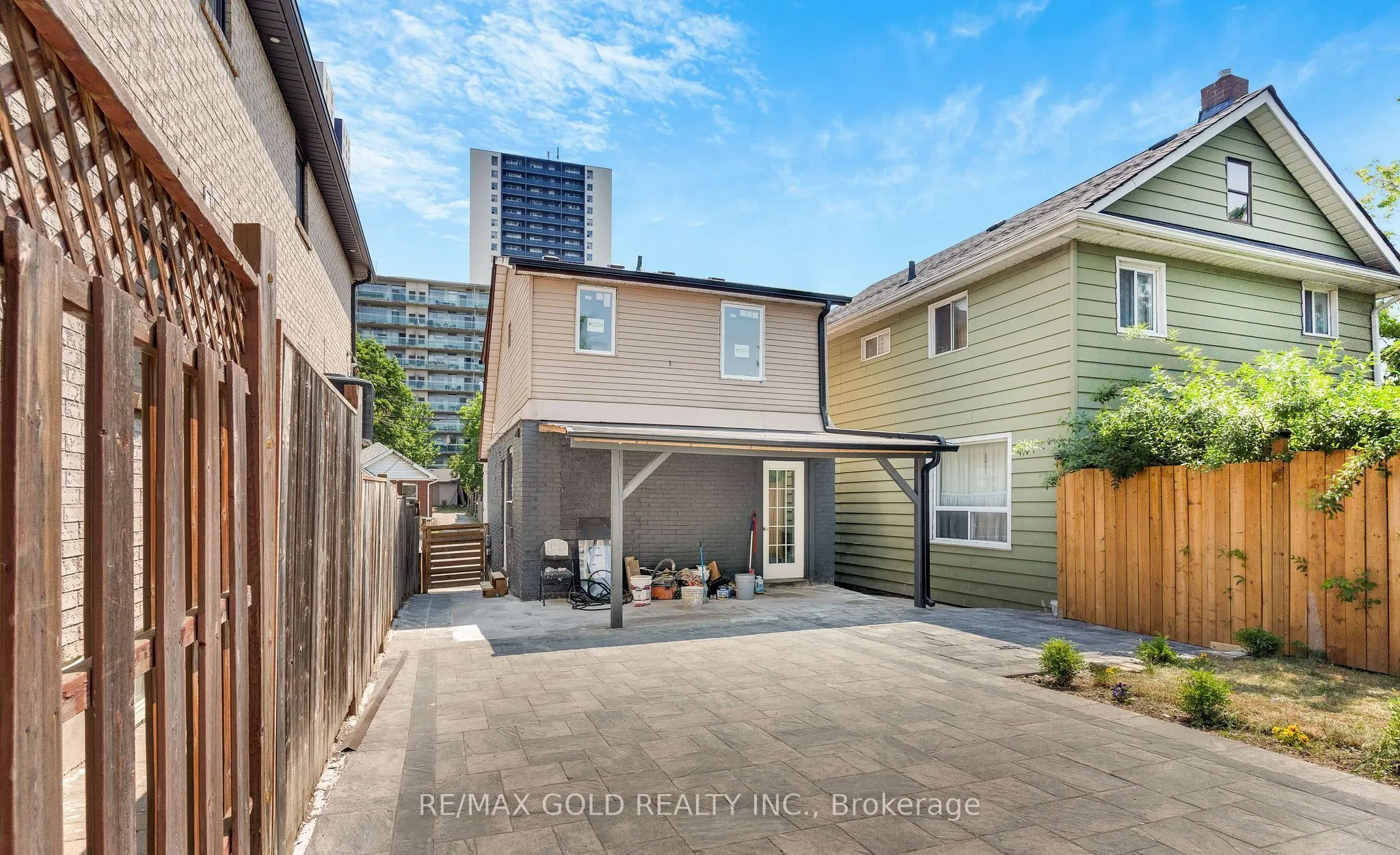 8 Fairglen Crescent