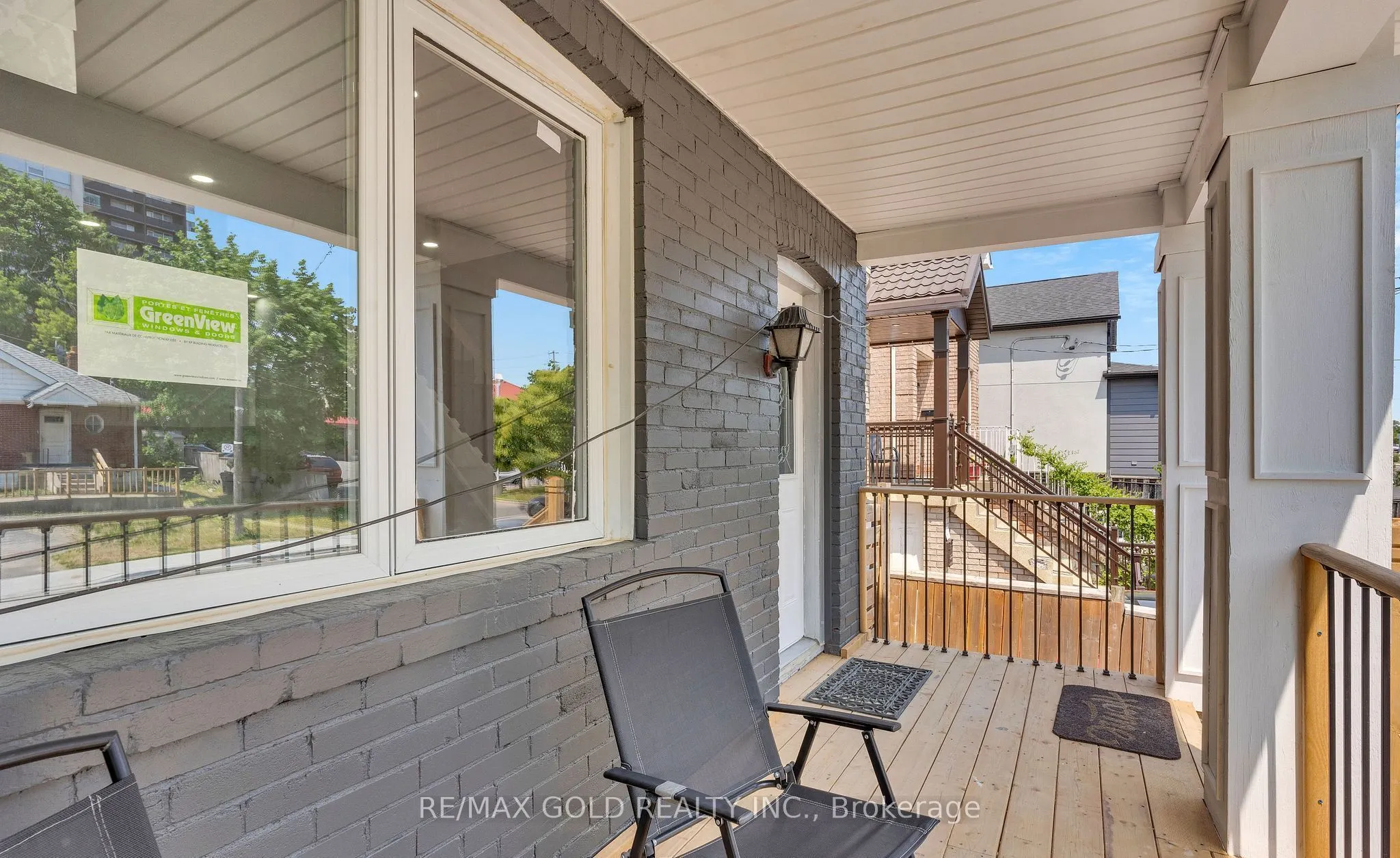 8 Fairglen Crescent