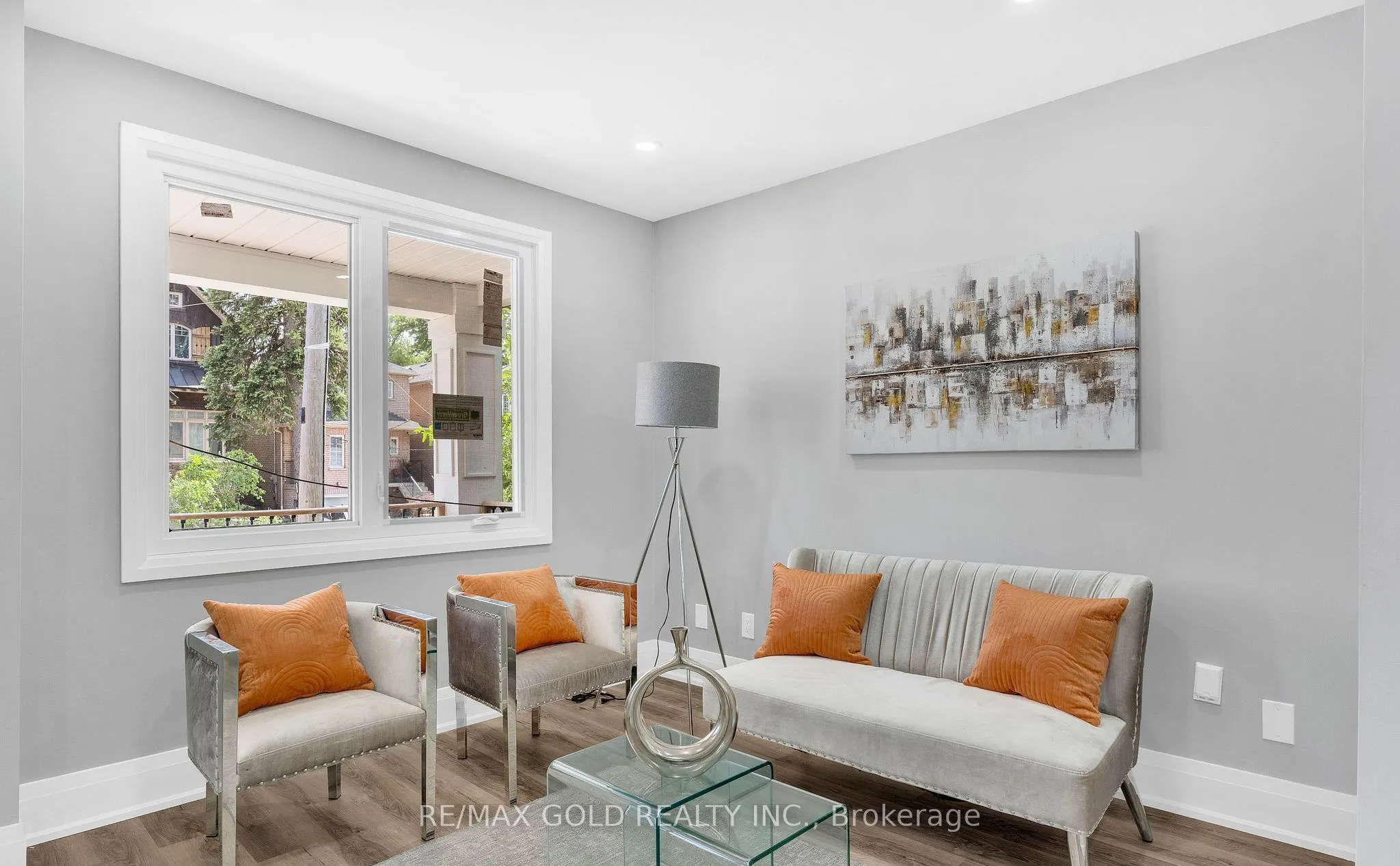 8 Fairglen Crescent