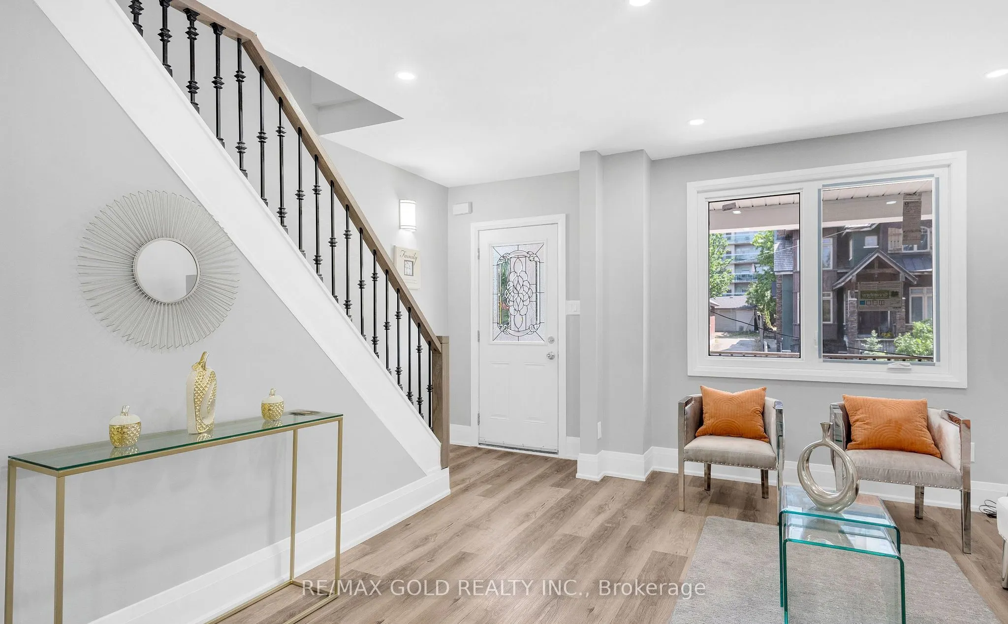 8 Fairglen Crescent