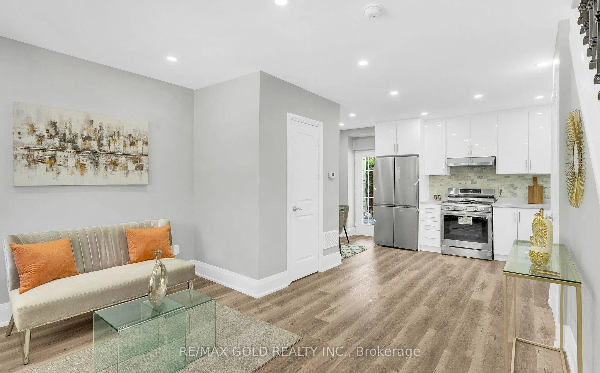 8 Fairglen Crescent