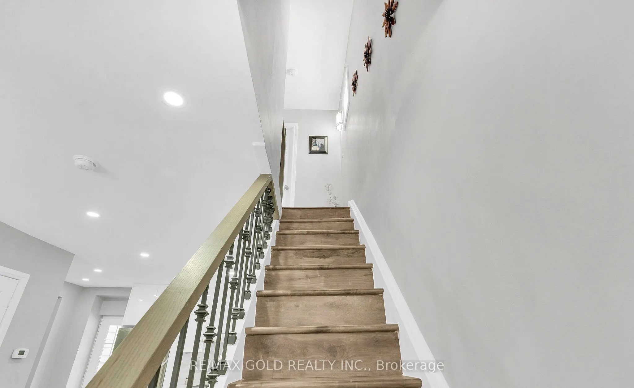 8 Fairglen Crescent