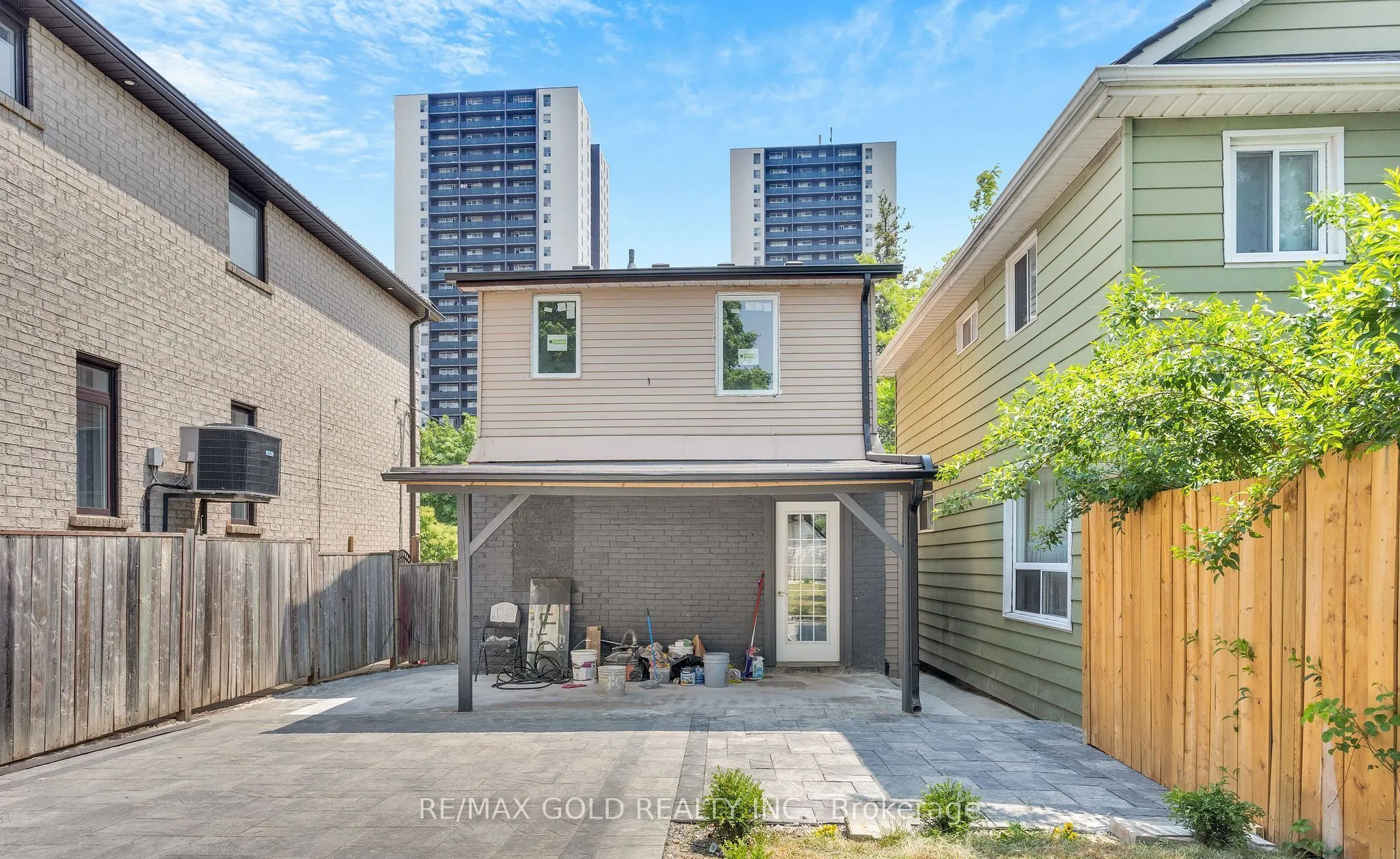 8 Fairglen Crescent