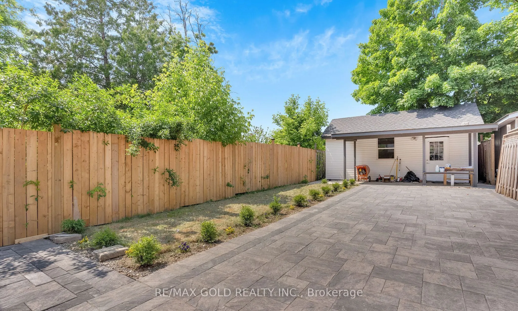 8 Fairglen Crescent