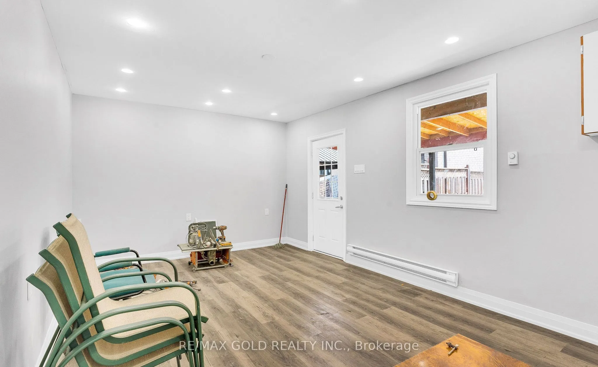 8 Fairglen Crescent