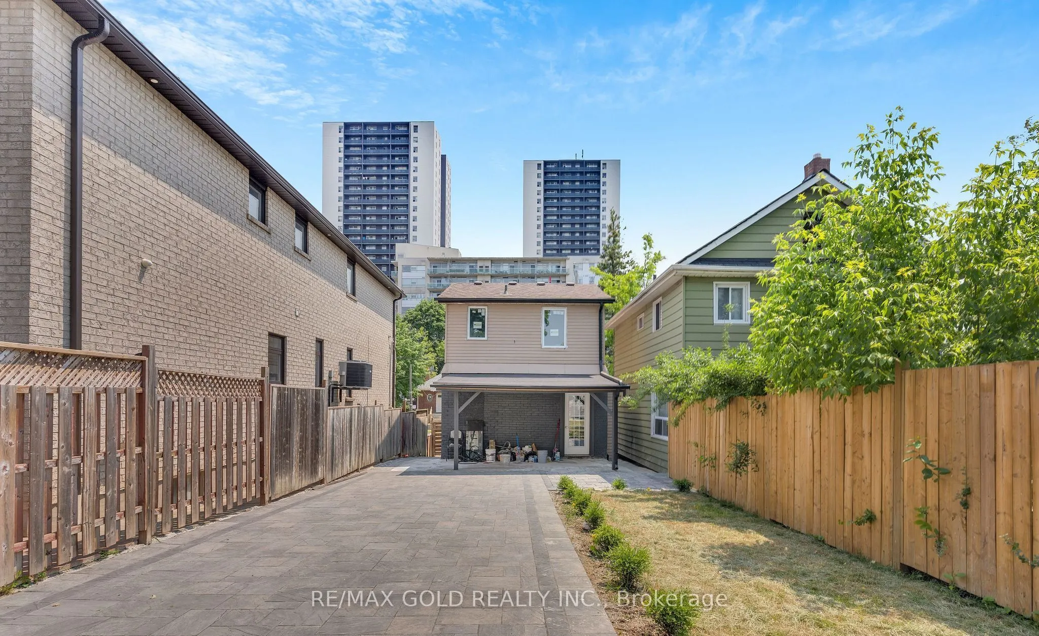 8 Fairglen Crescent