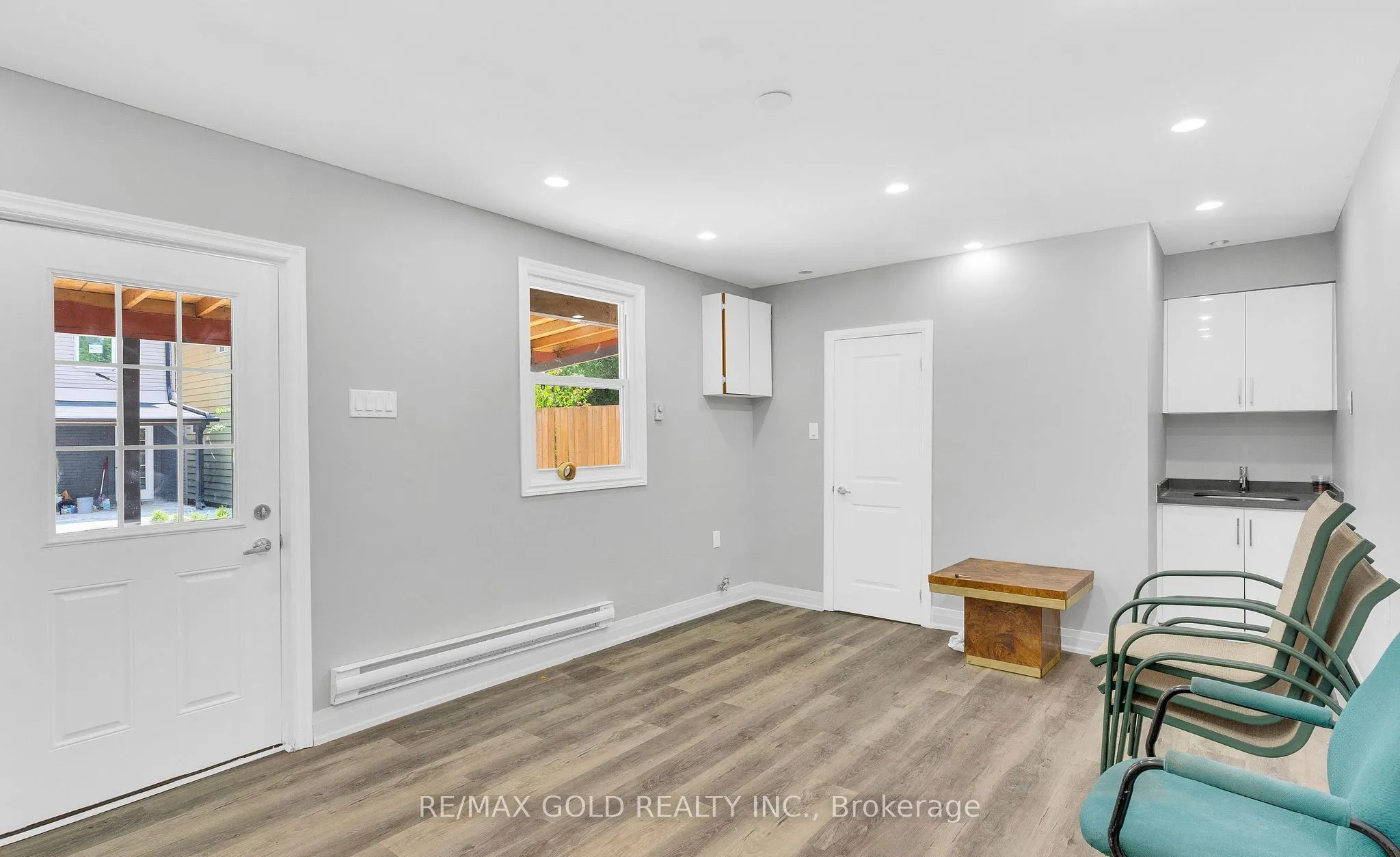 8 Fairglen Crescent