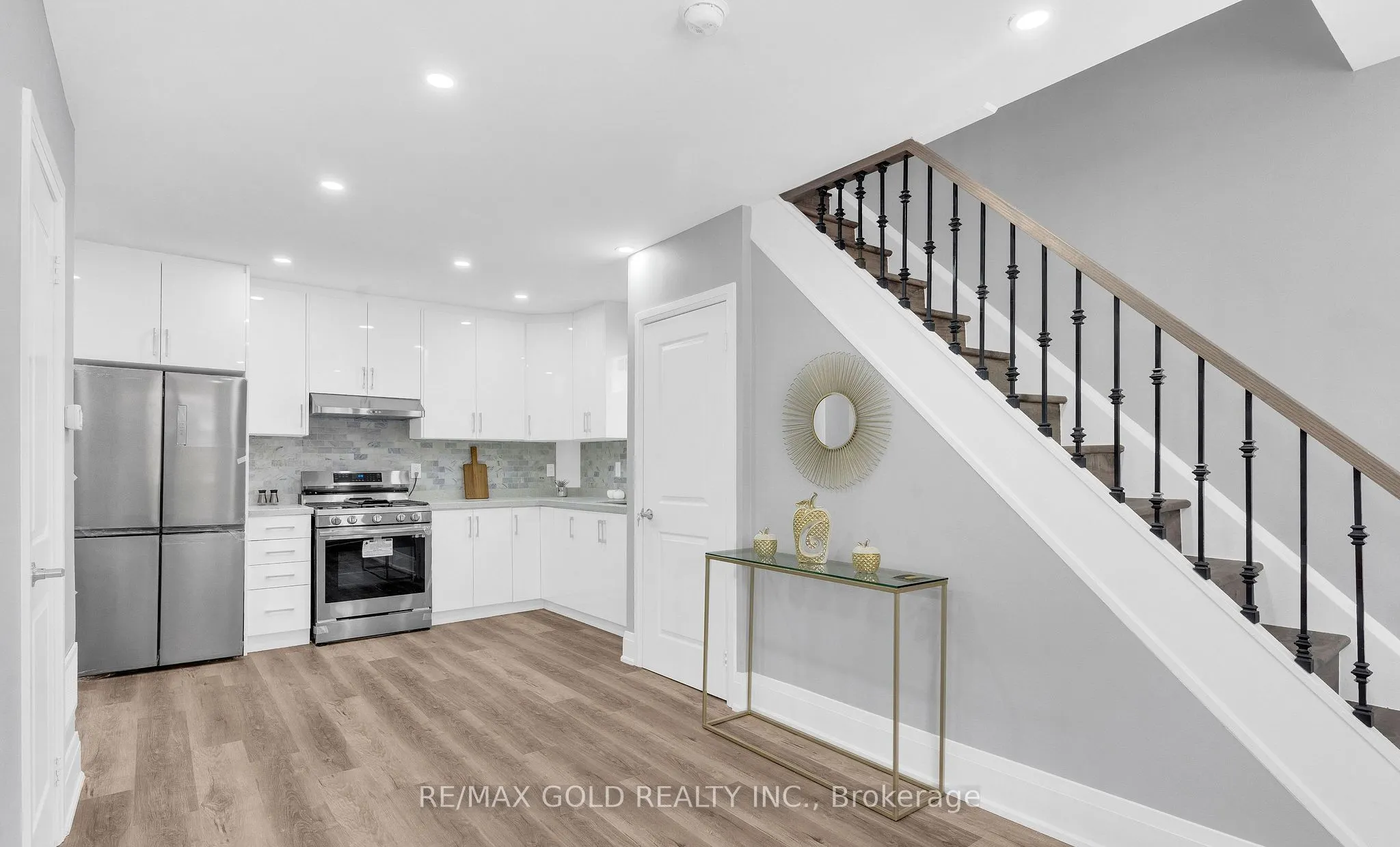8 Fairglen Crescent
