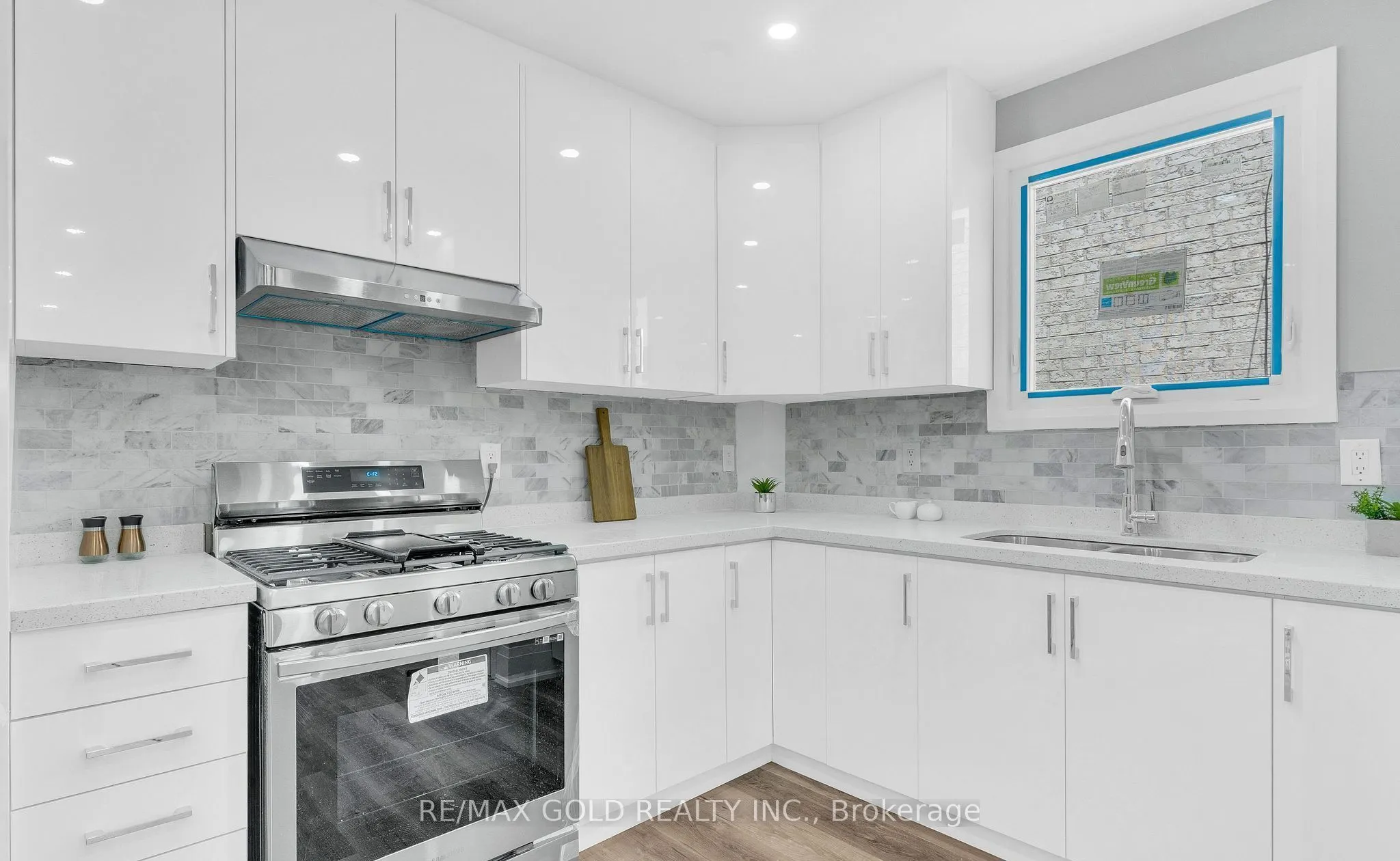 8 Fairglen Crescent