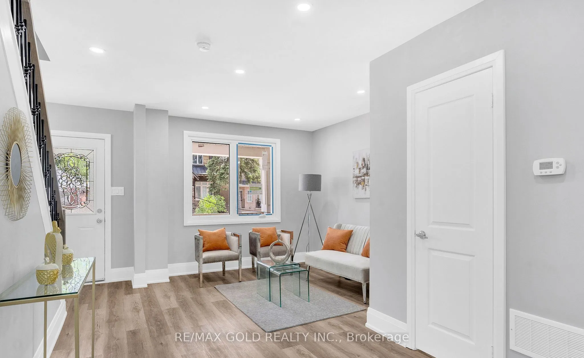 8 Fairglen Crescent
