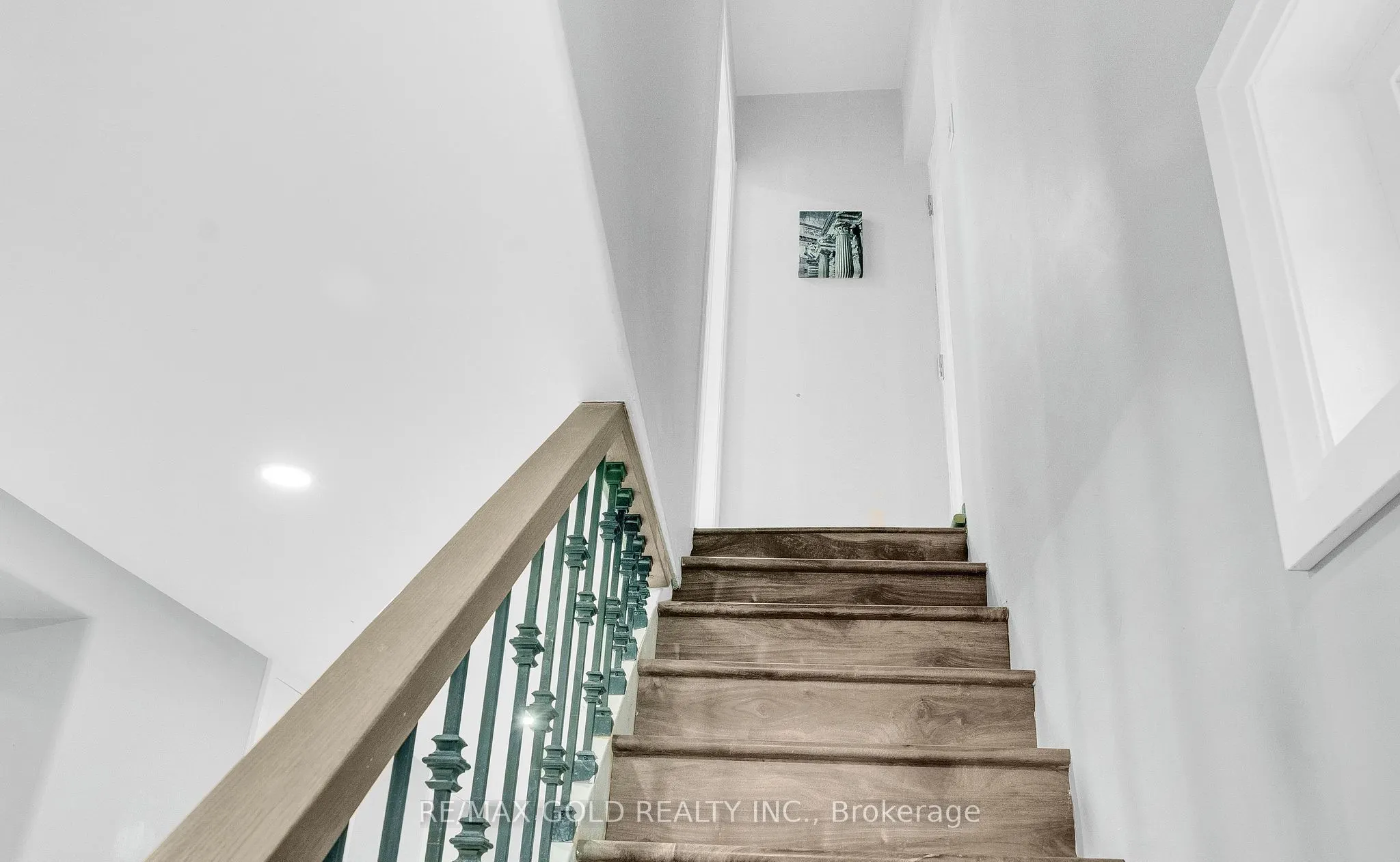 8 Fairglen Crescent