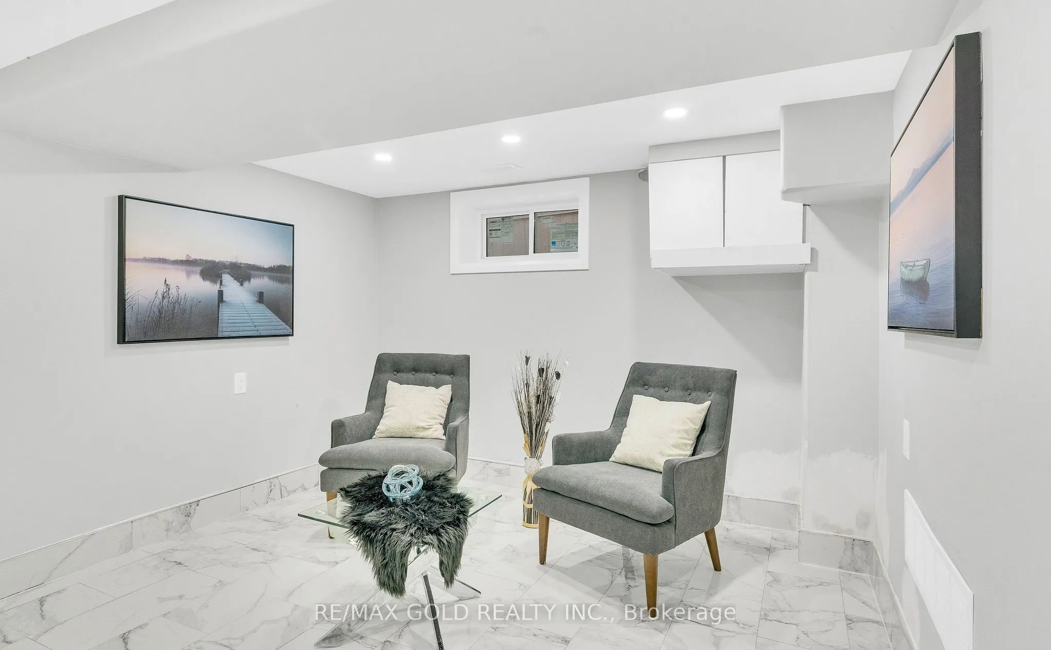 8 Fairglen Crescent