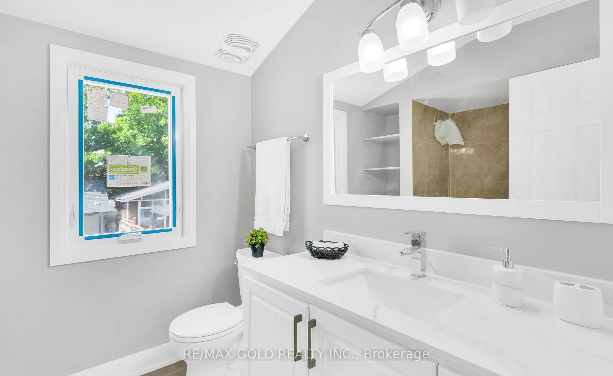8 Fairglen Crescent