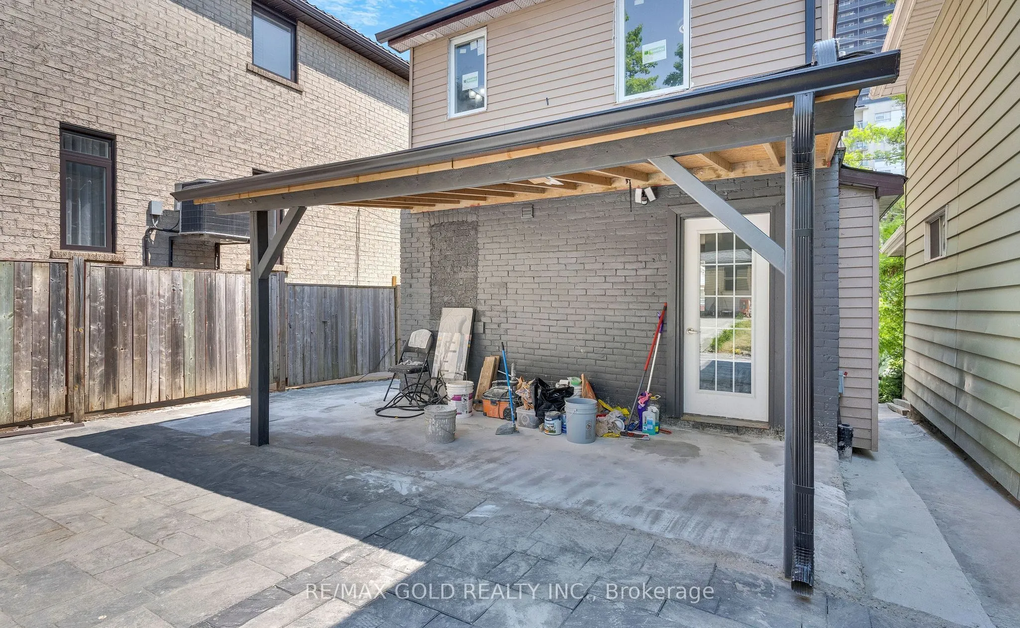 8 Fairglen Crescent