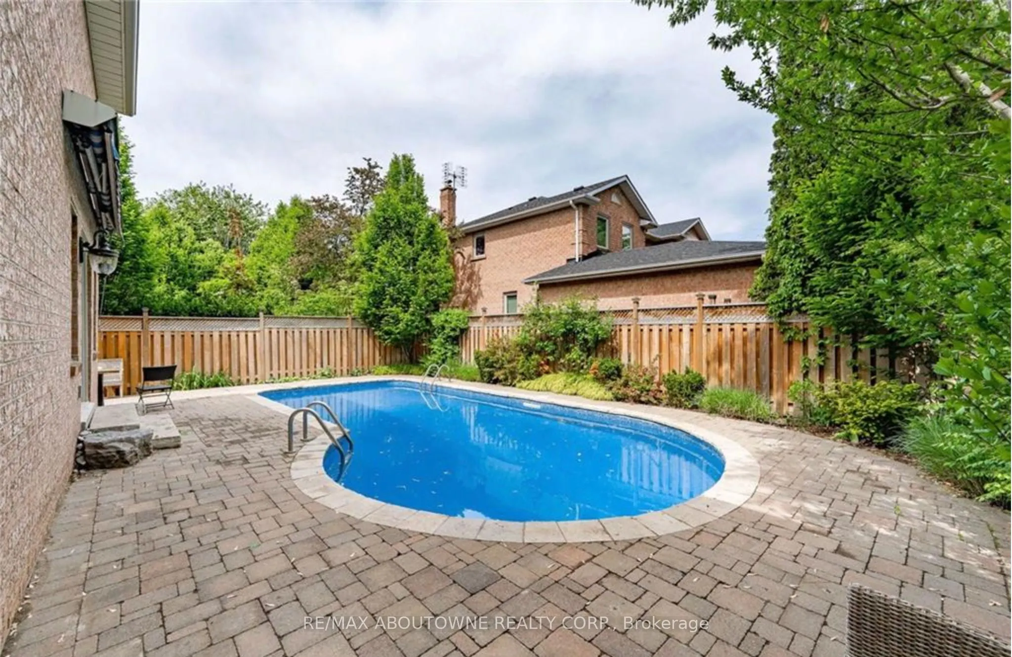 500 BLENHEIM Crescent