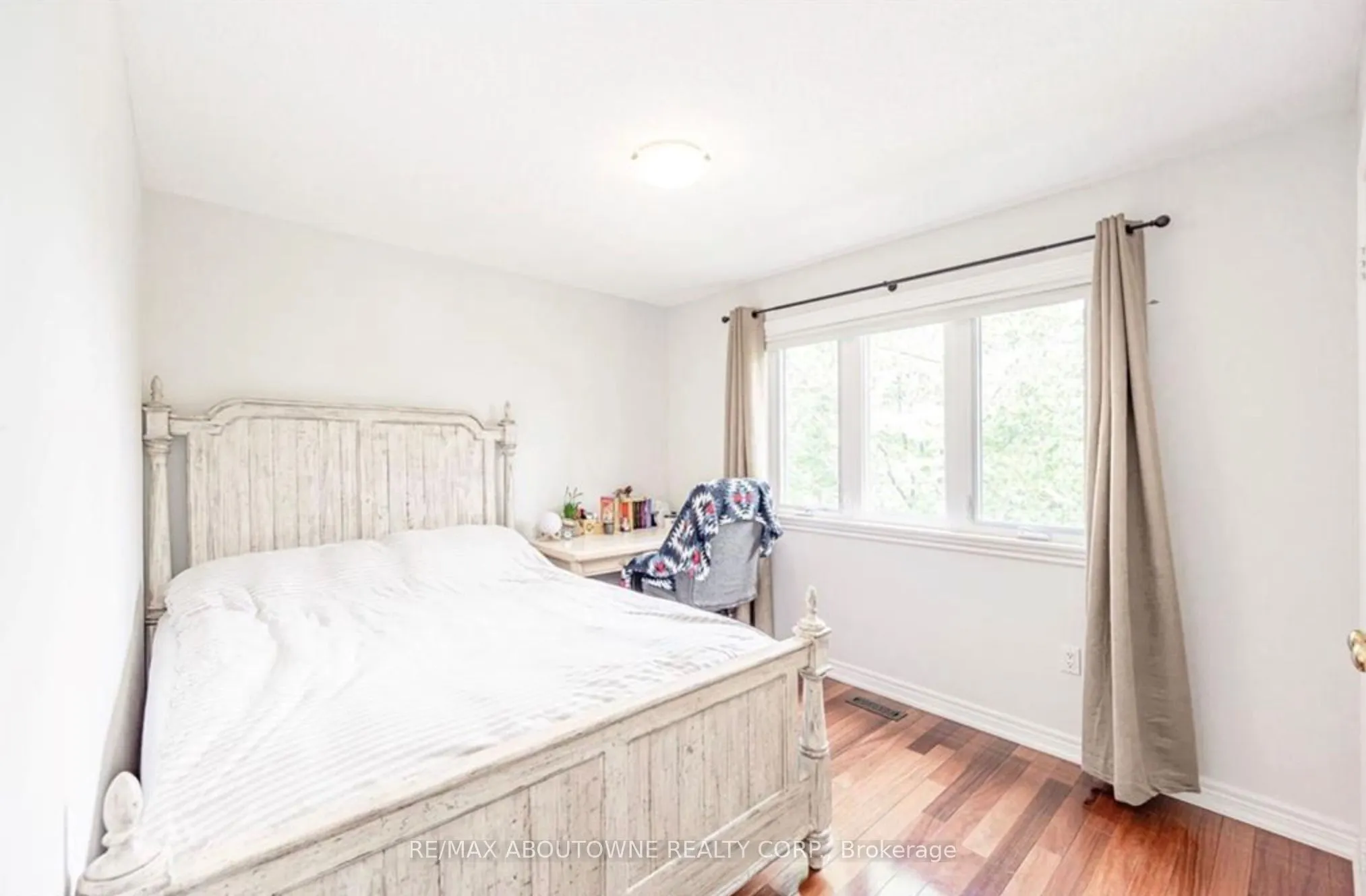 500 BLENHEIM Crescent