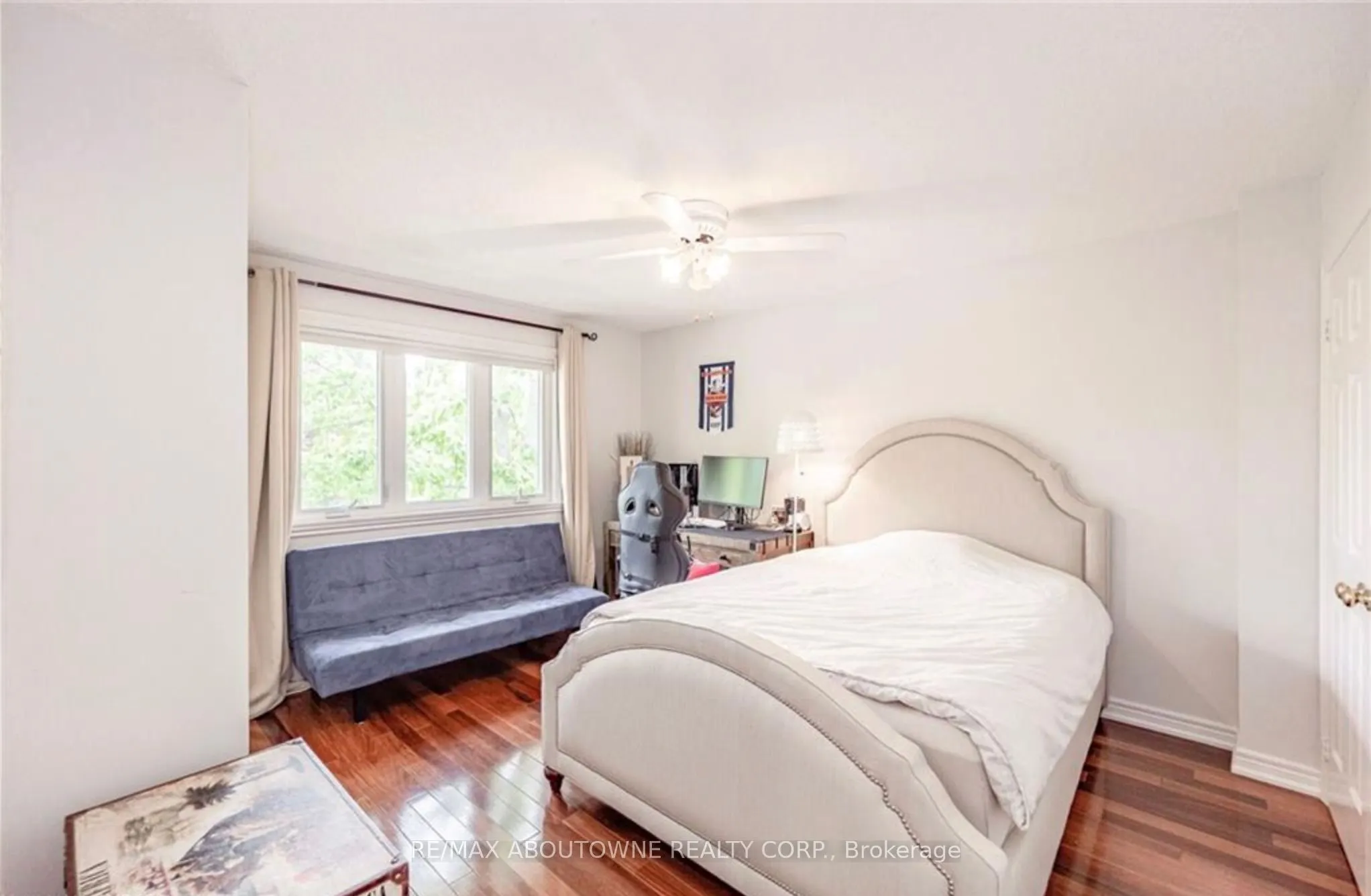 500 BLENHEIM Crescent