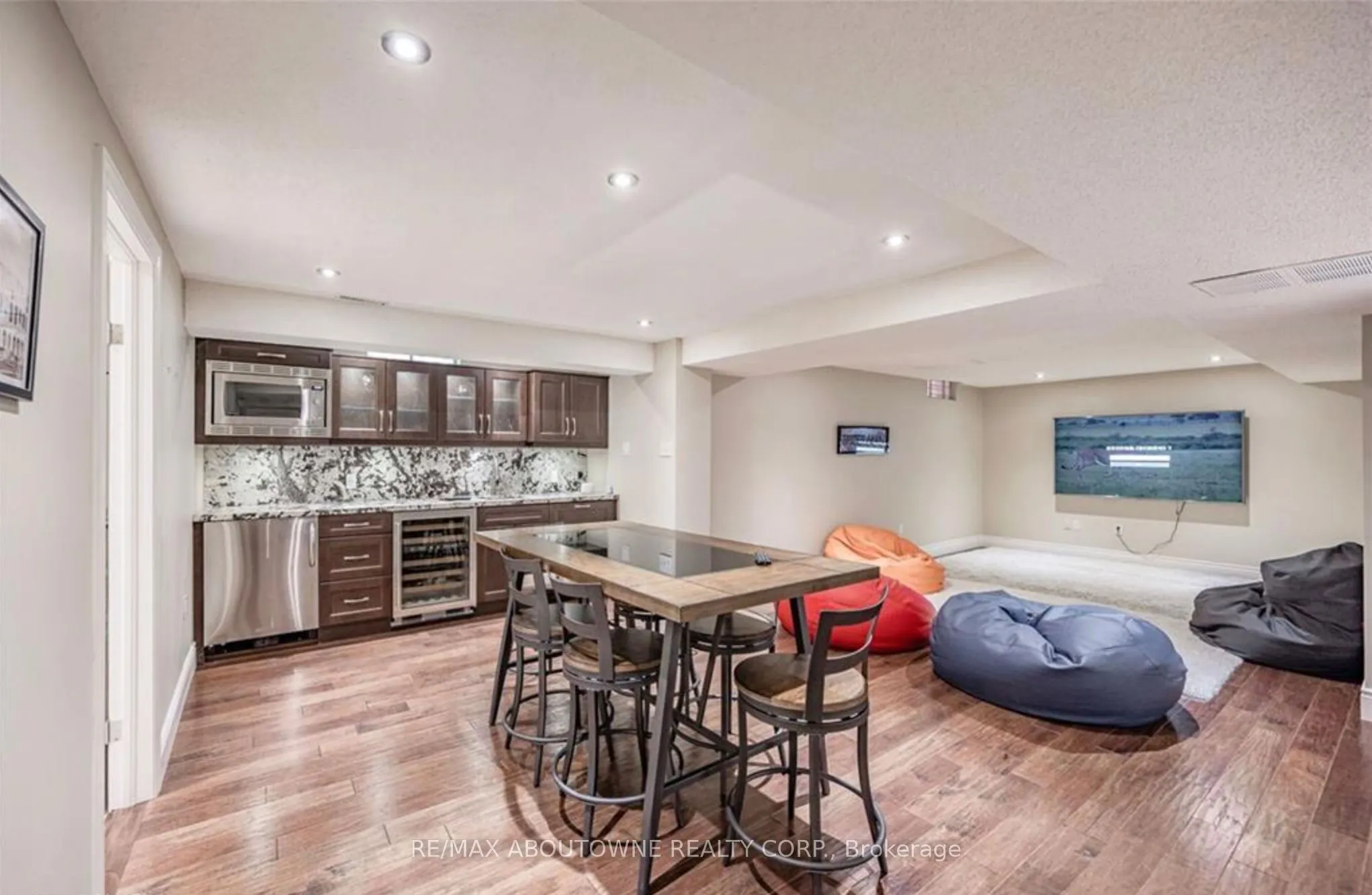 500 BLENHEIM Crescent