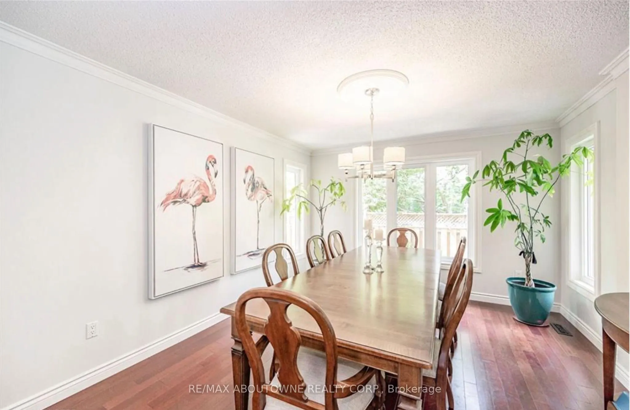500 BLENHEIM Crescent