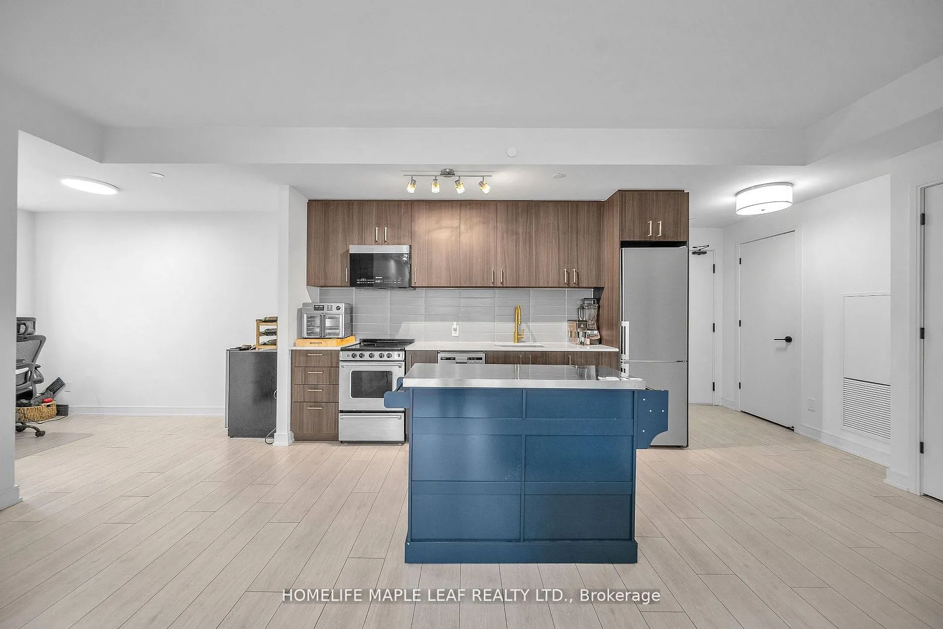 8010 Derry Road #1402