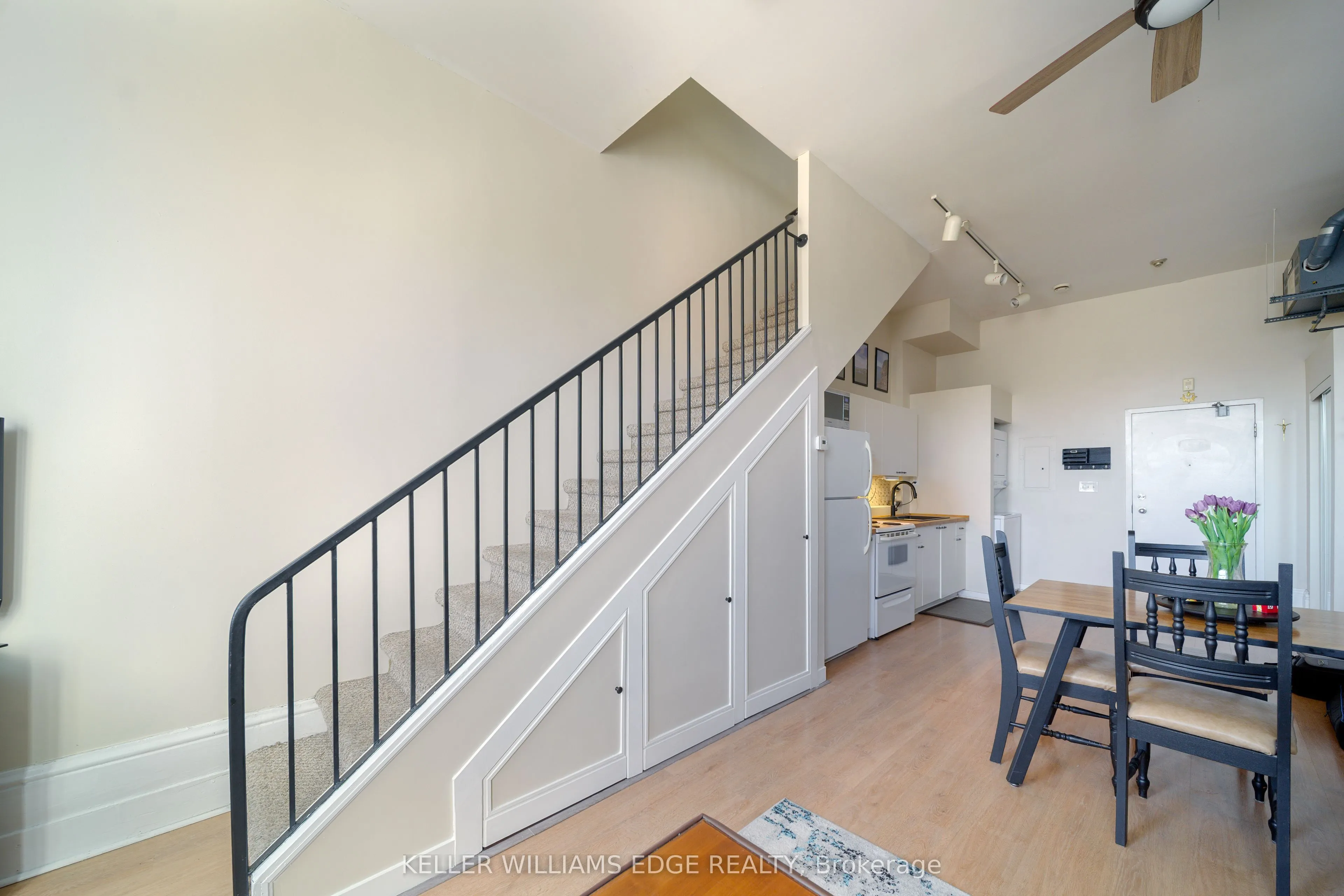 123 Broadway Avenue #E