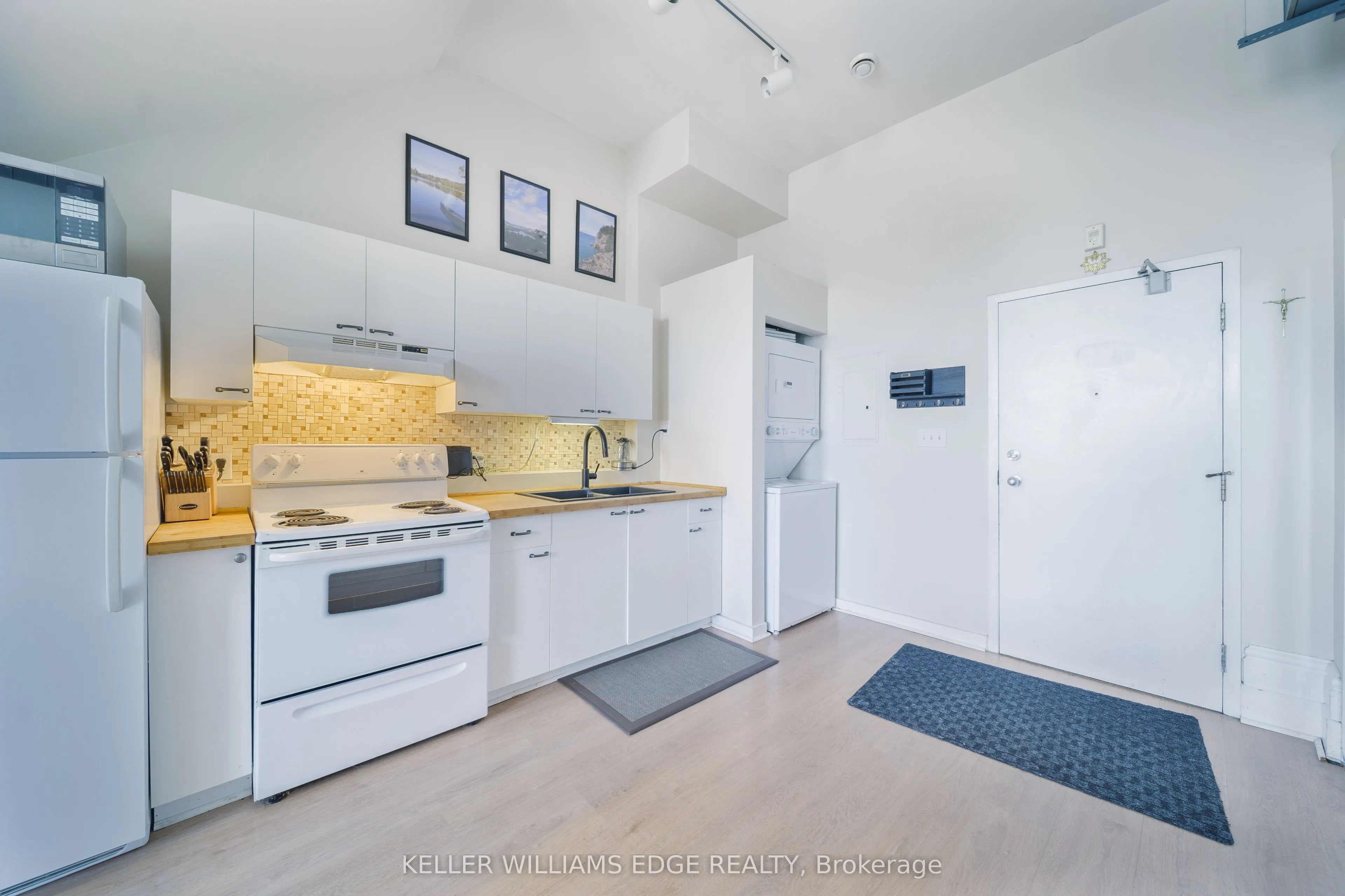 123 Broadway Avenue #E