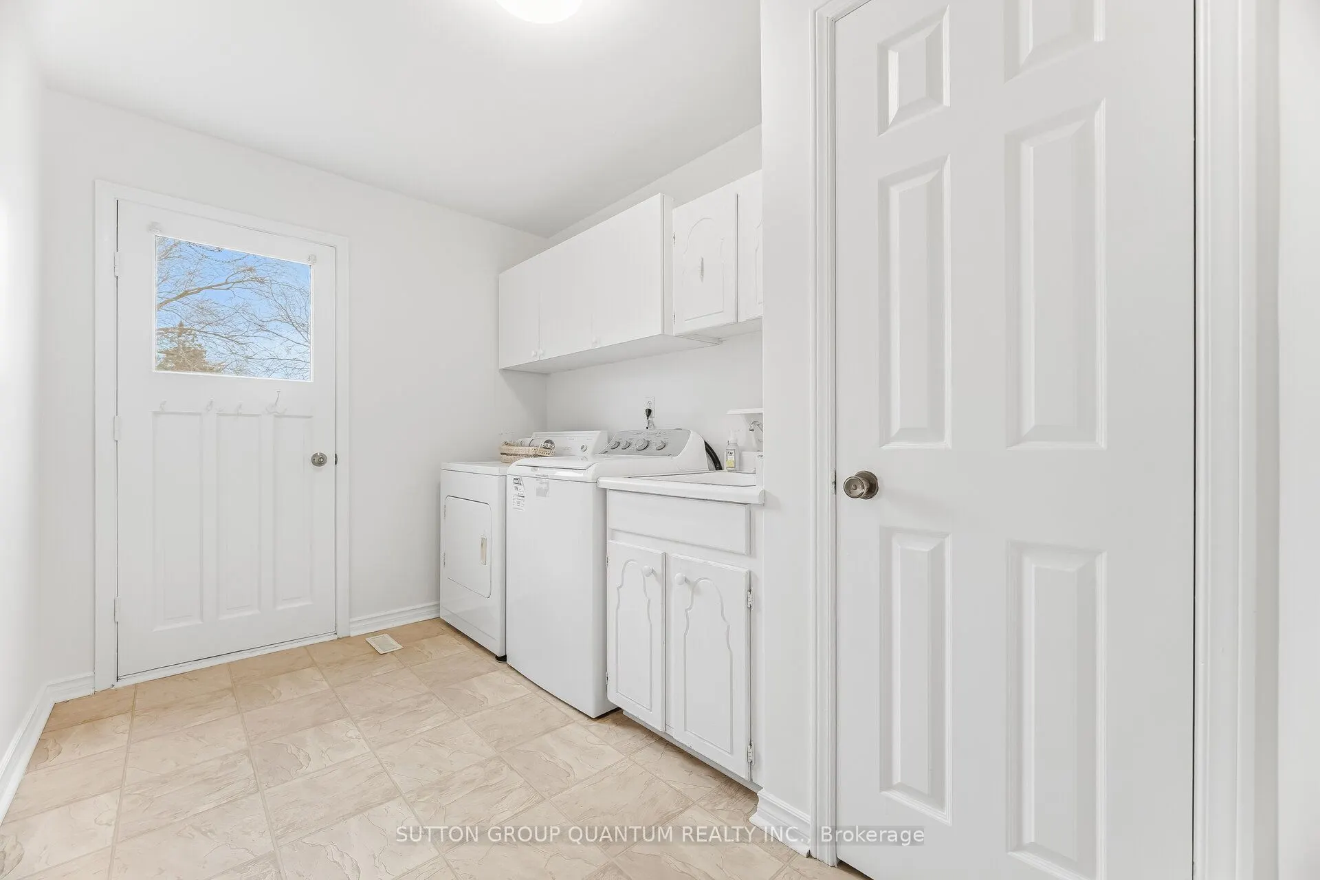 1511 Ifield Road