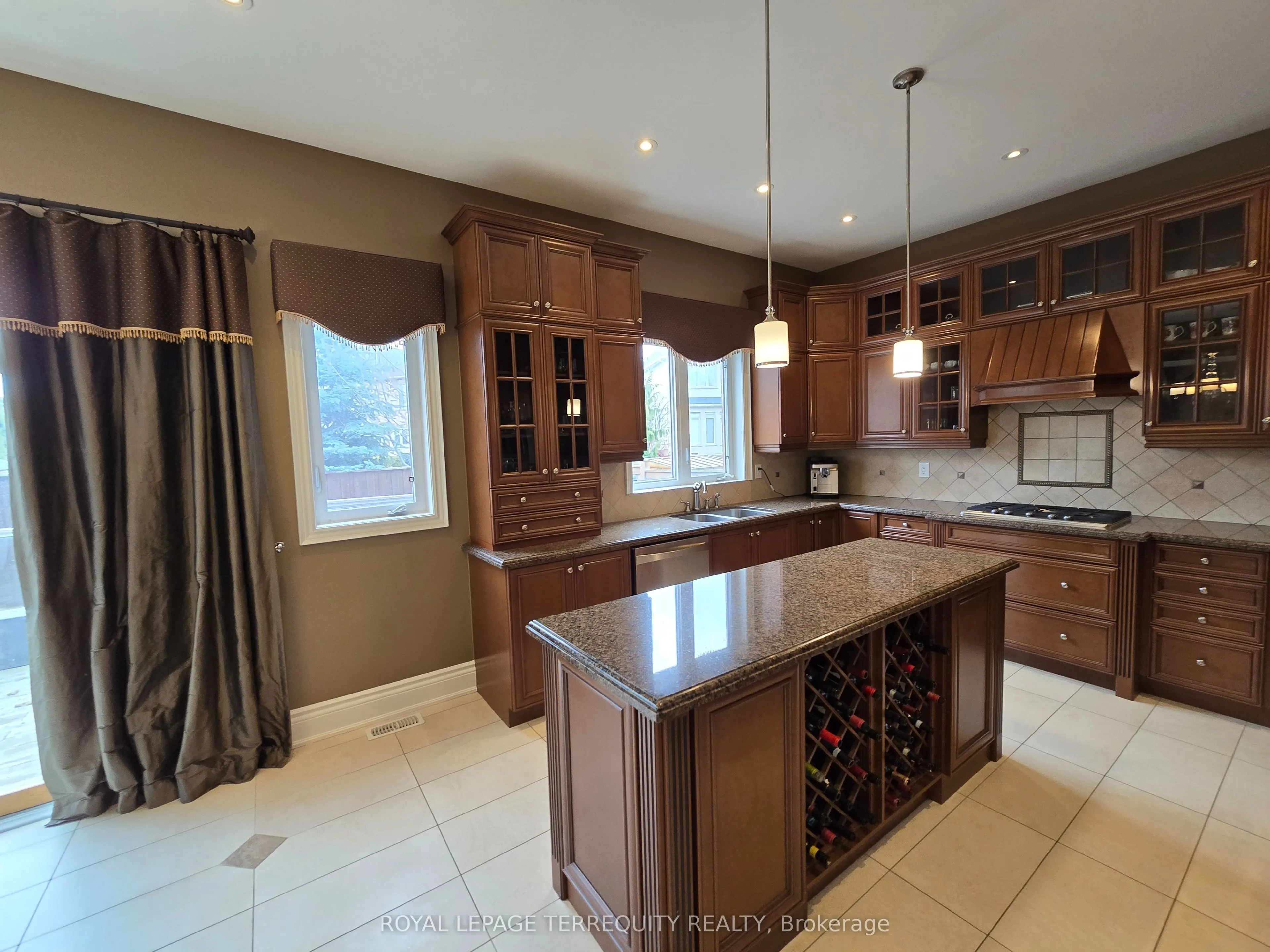 19 Black Diamond Crescent