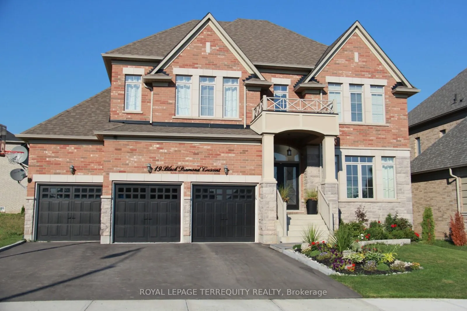 19 Black Diamond Crescent