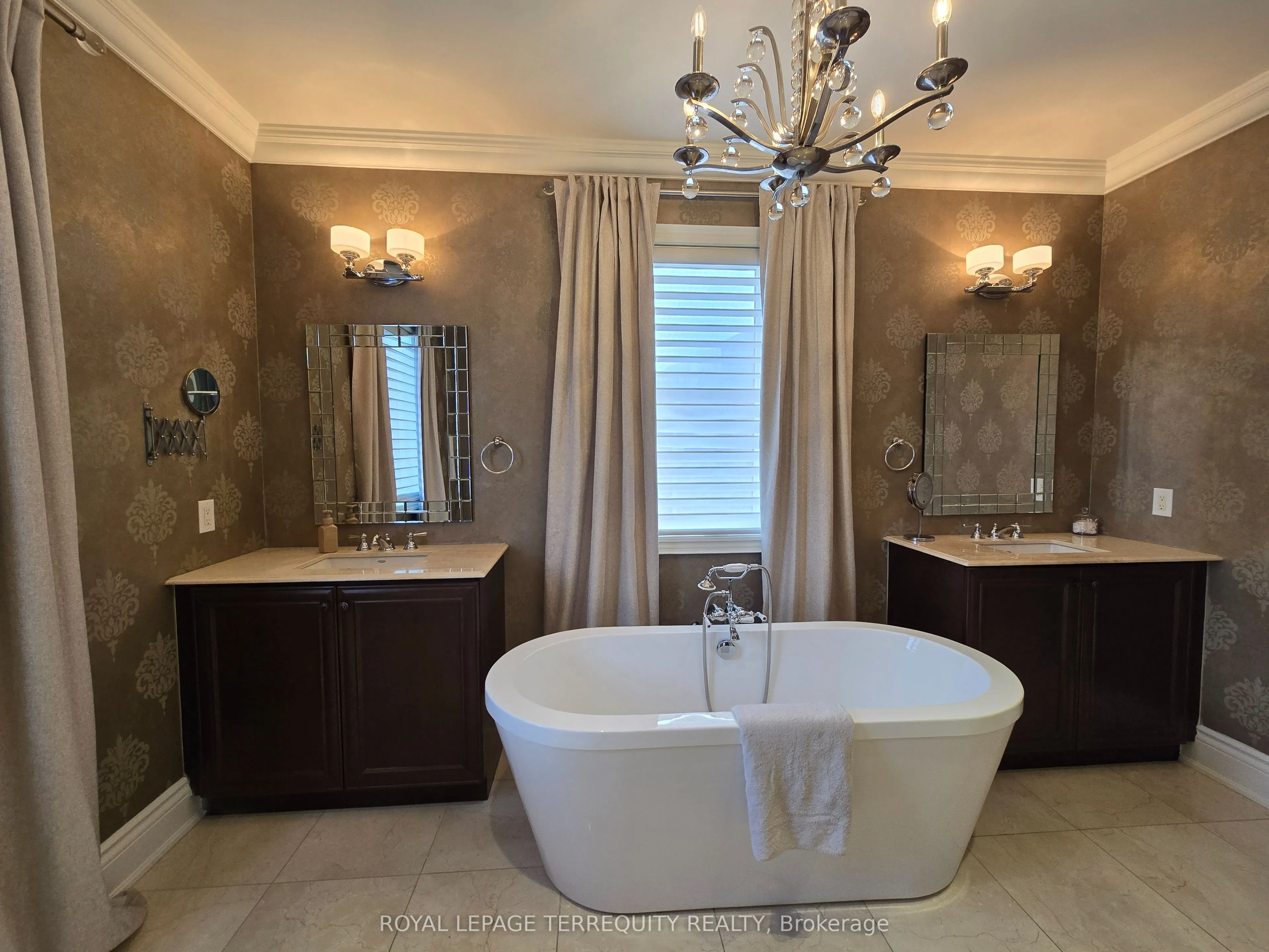 19 Black Diamond Crescent