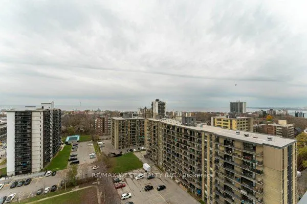 270 Dufferin Street W #1207