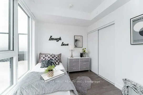 270 Dufferin Street W #1207