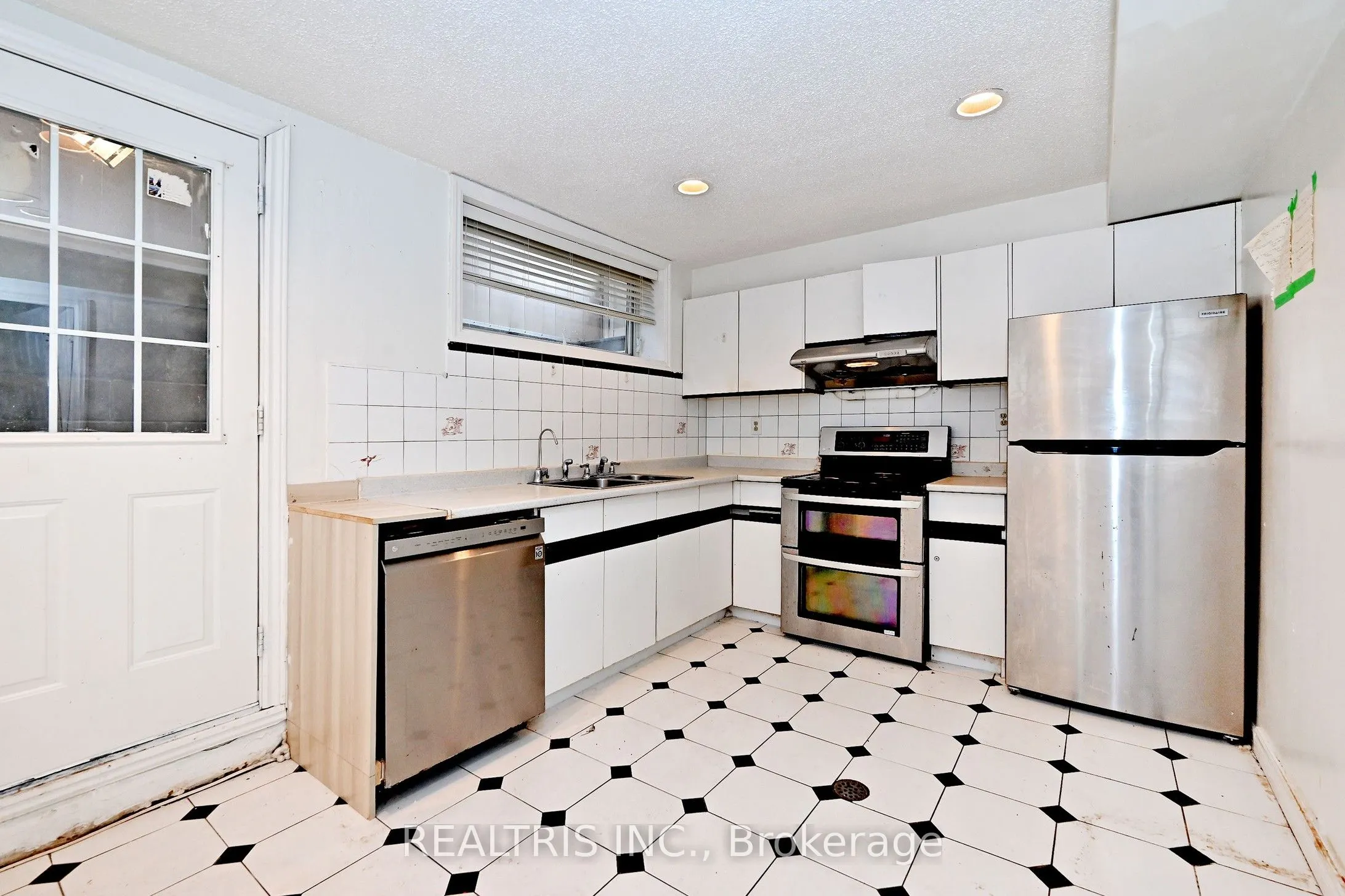 622 The Queensway