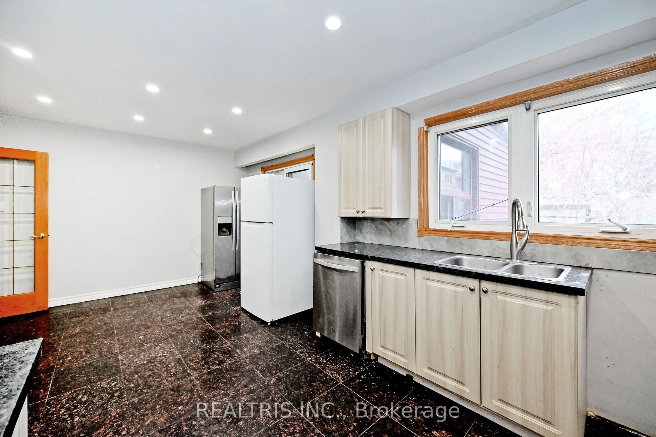 622 The Queensway