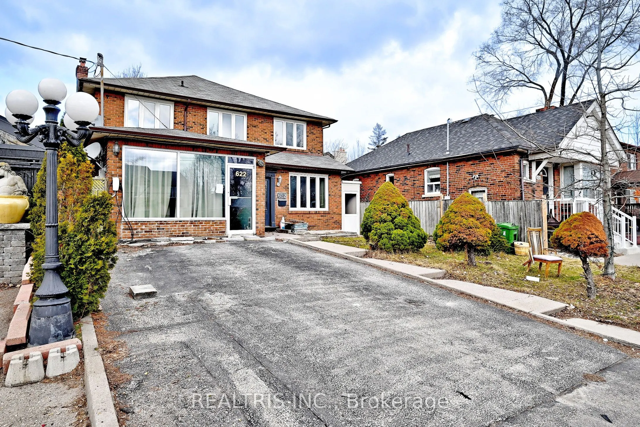 622 The Queensway