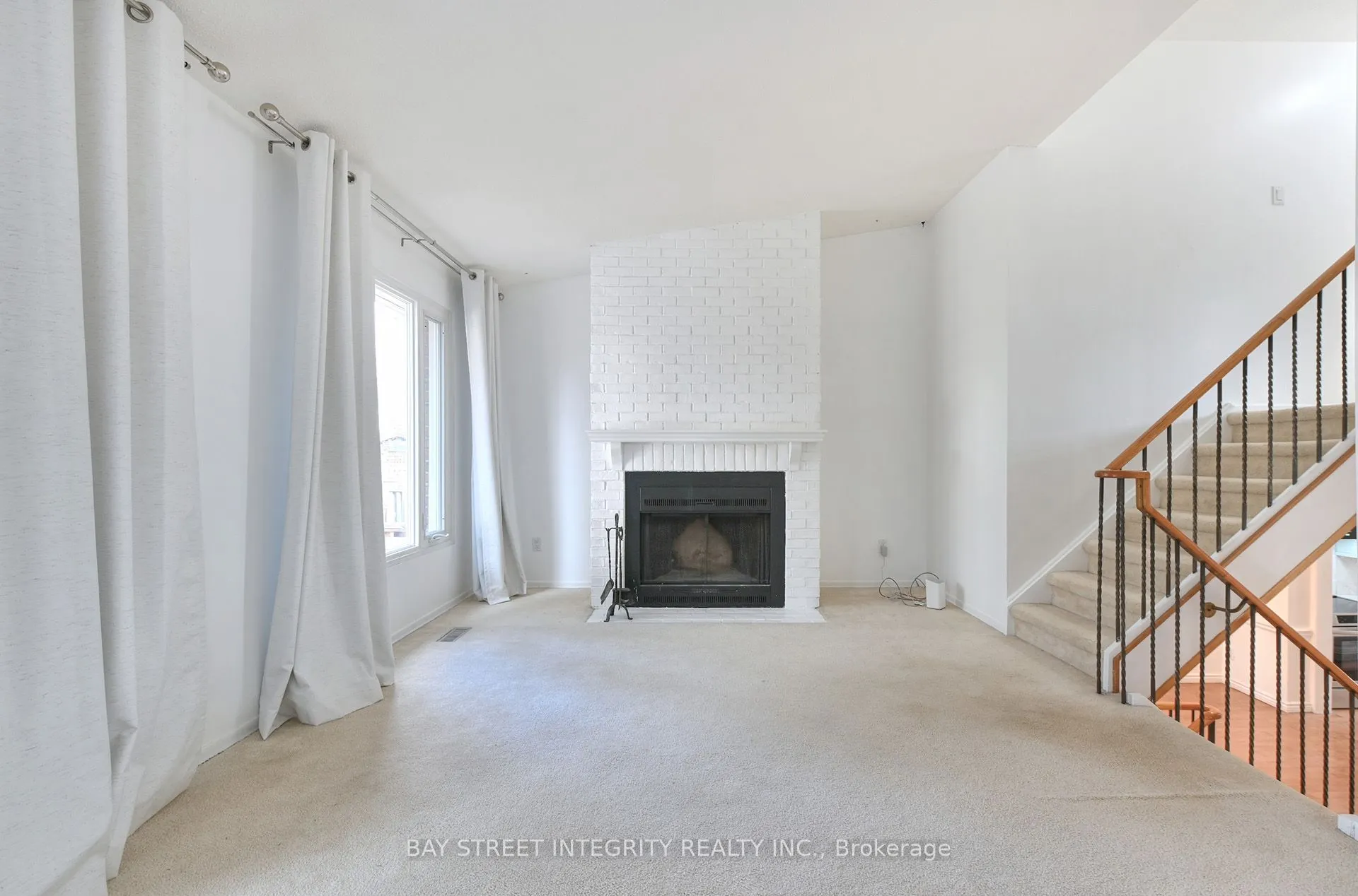 976 Raintree Lane