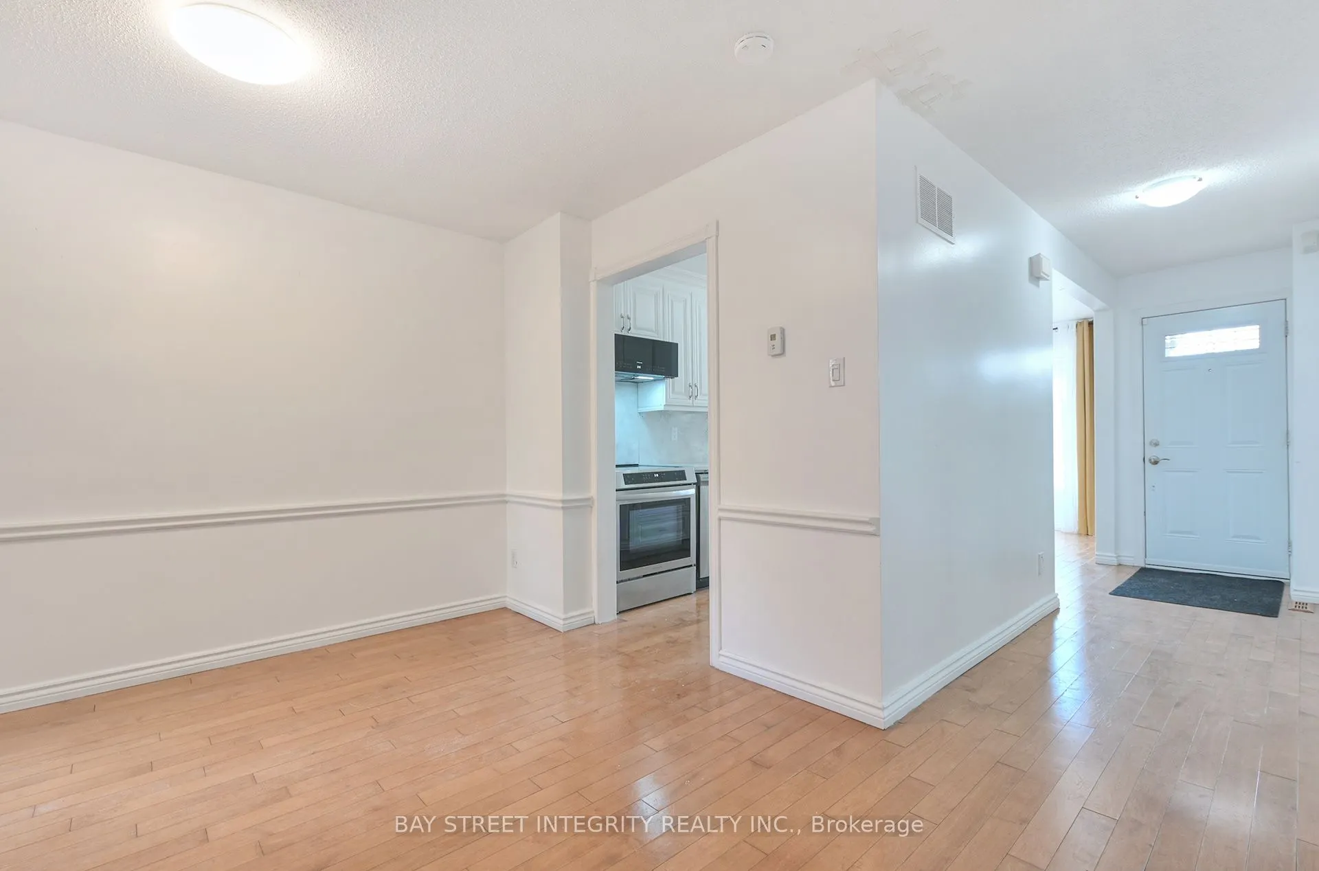 976 Raintree Lane