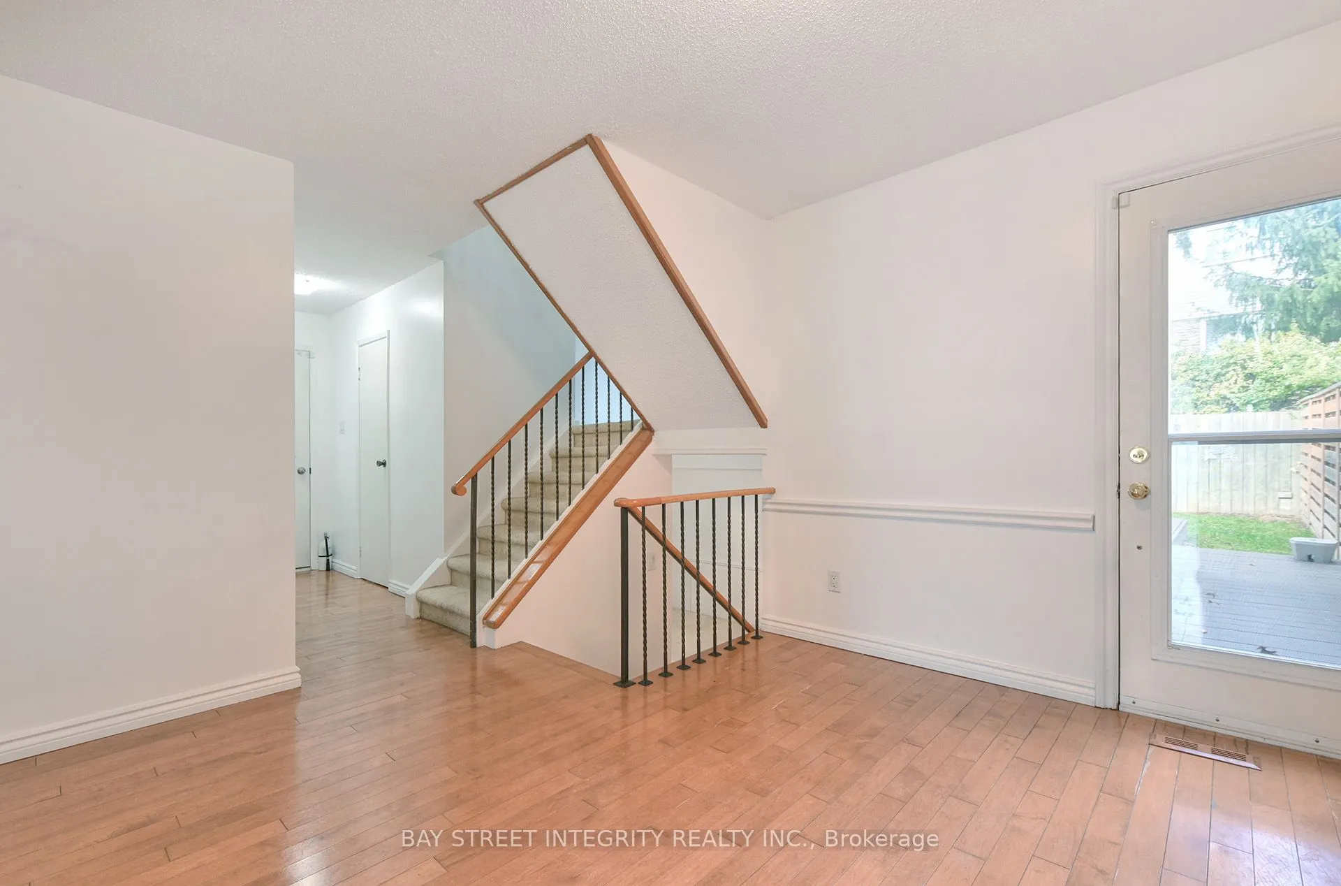 976 Raintree Lane