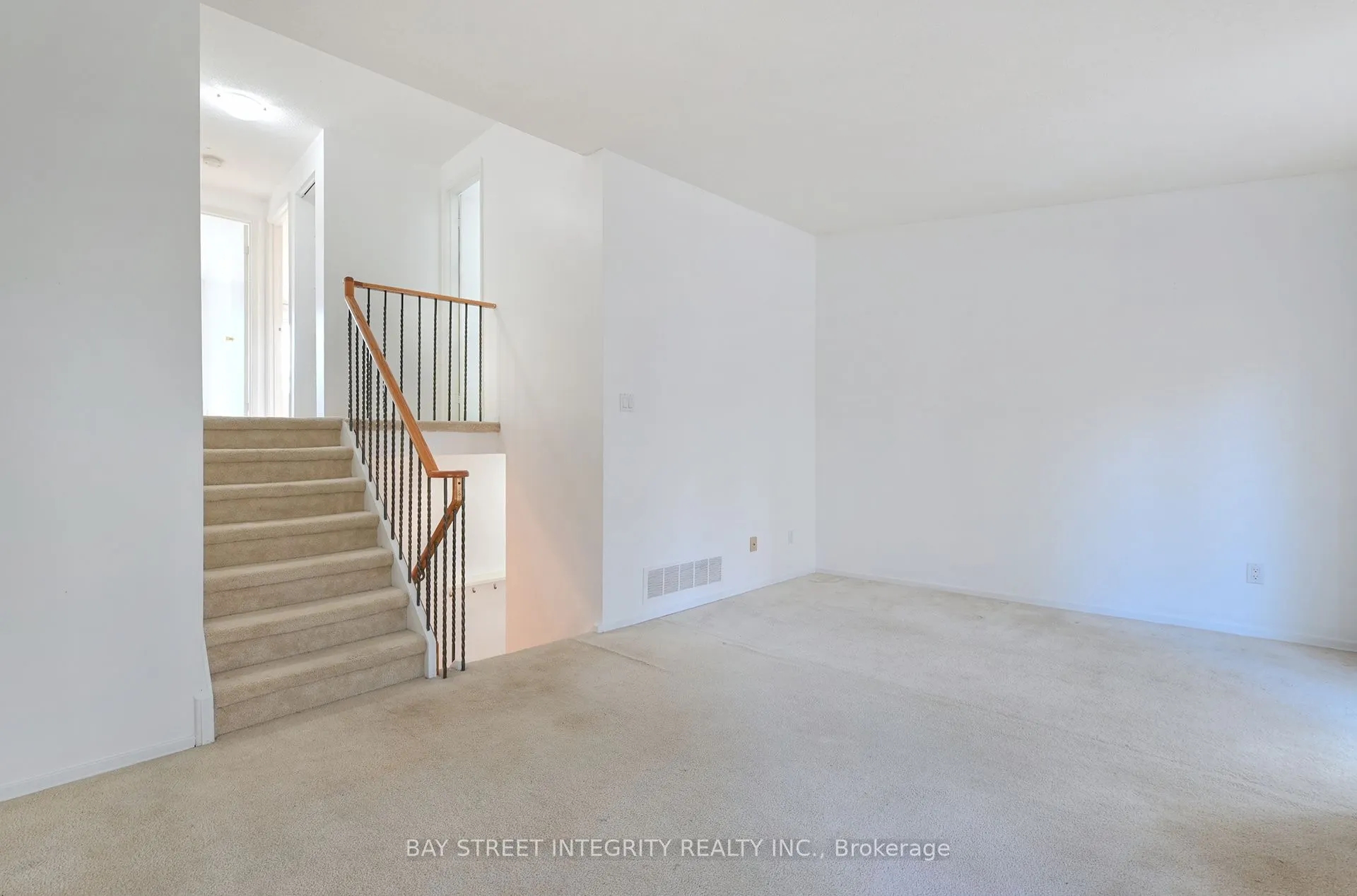 976 Raintree Lane