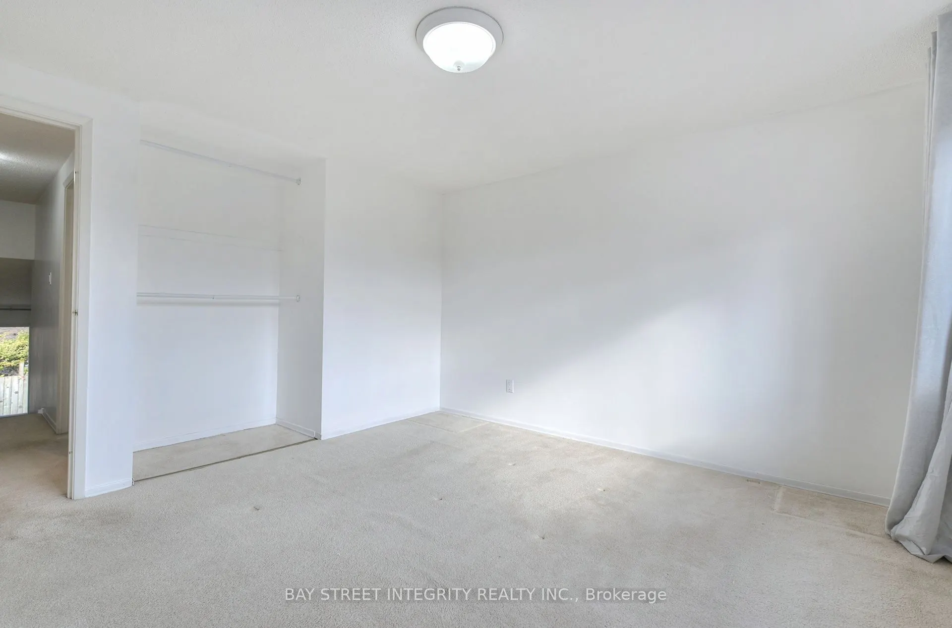 976 Raintree Lane