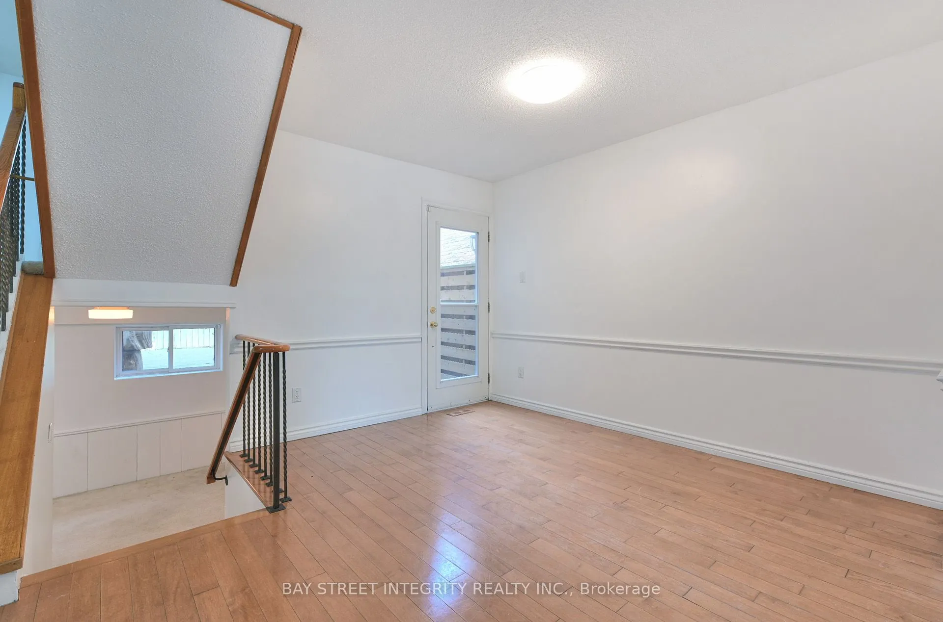 976 Raintree Lane