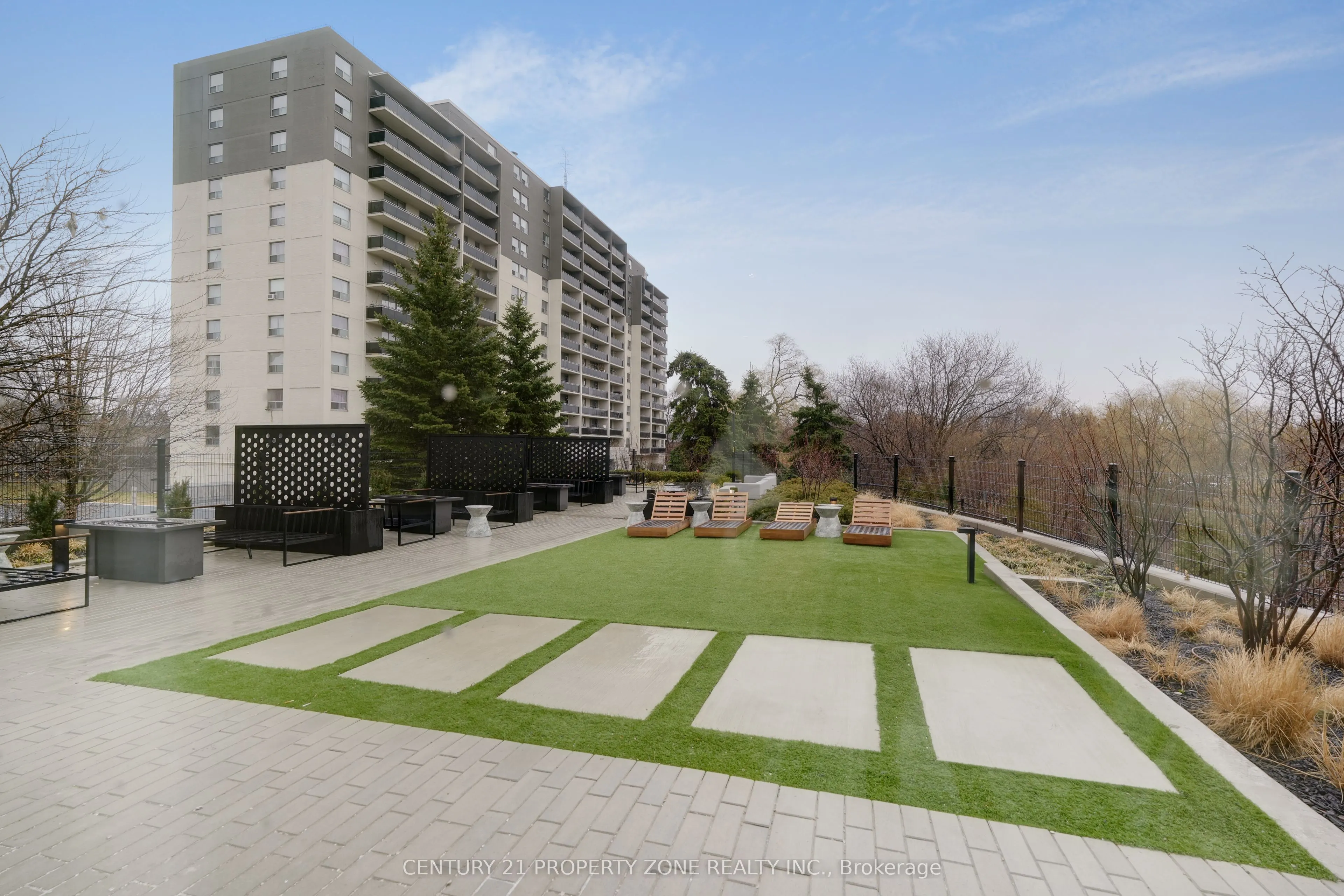 86 Dundas Street E #1015